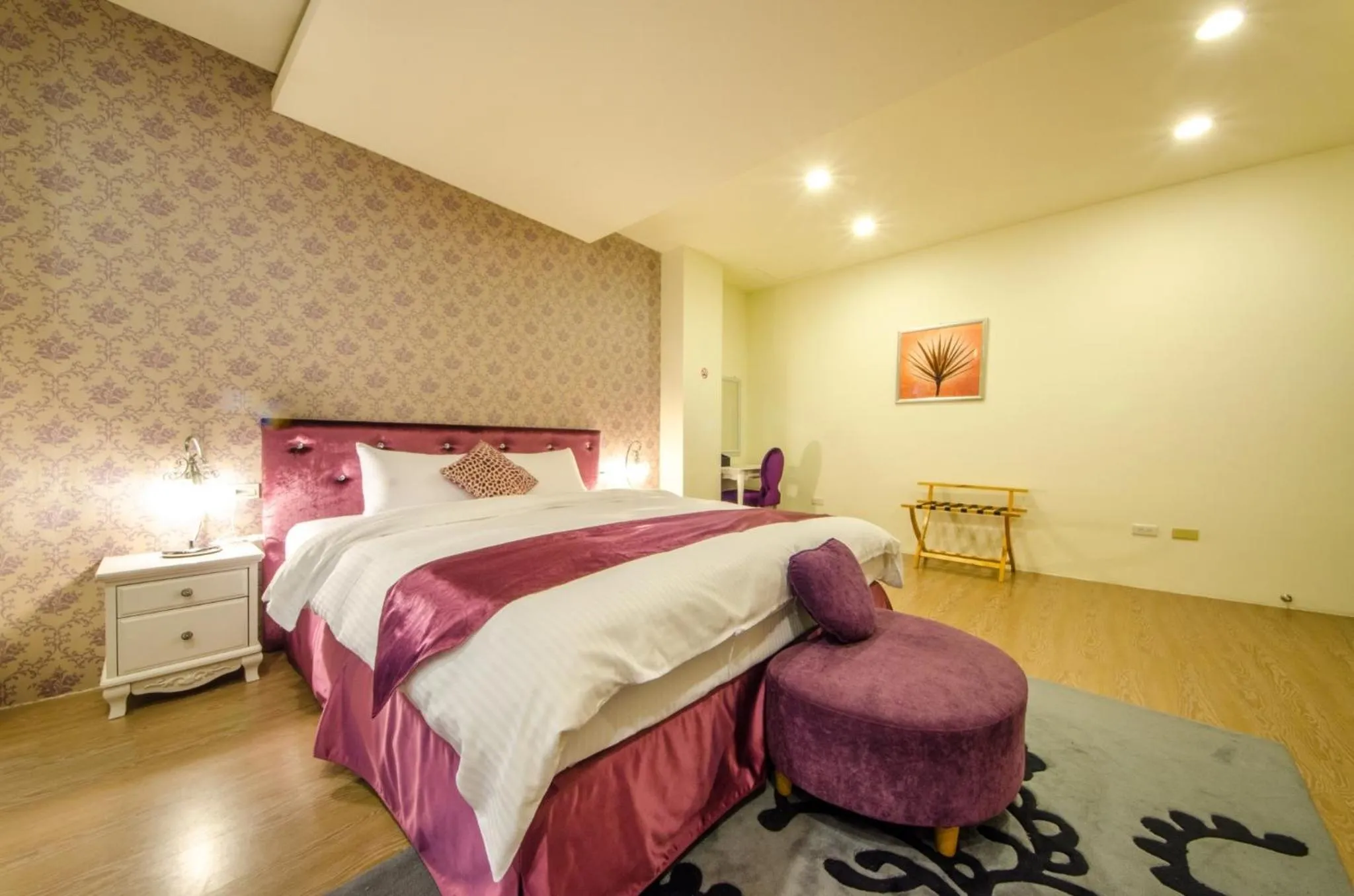 Bed in Butchard Villas