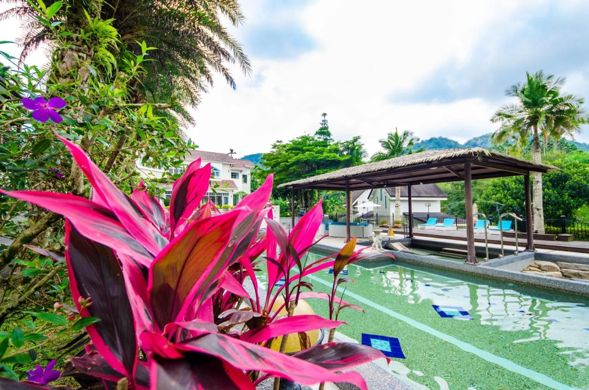 Property building in Butchard Villas