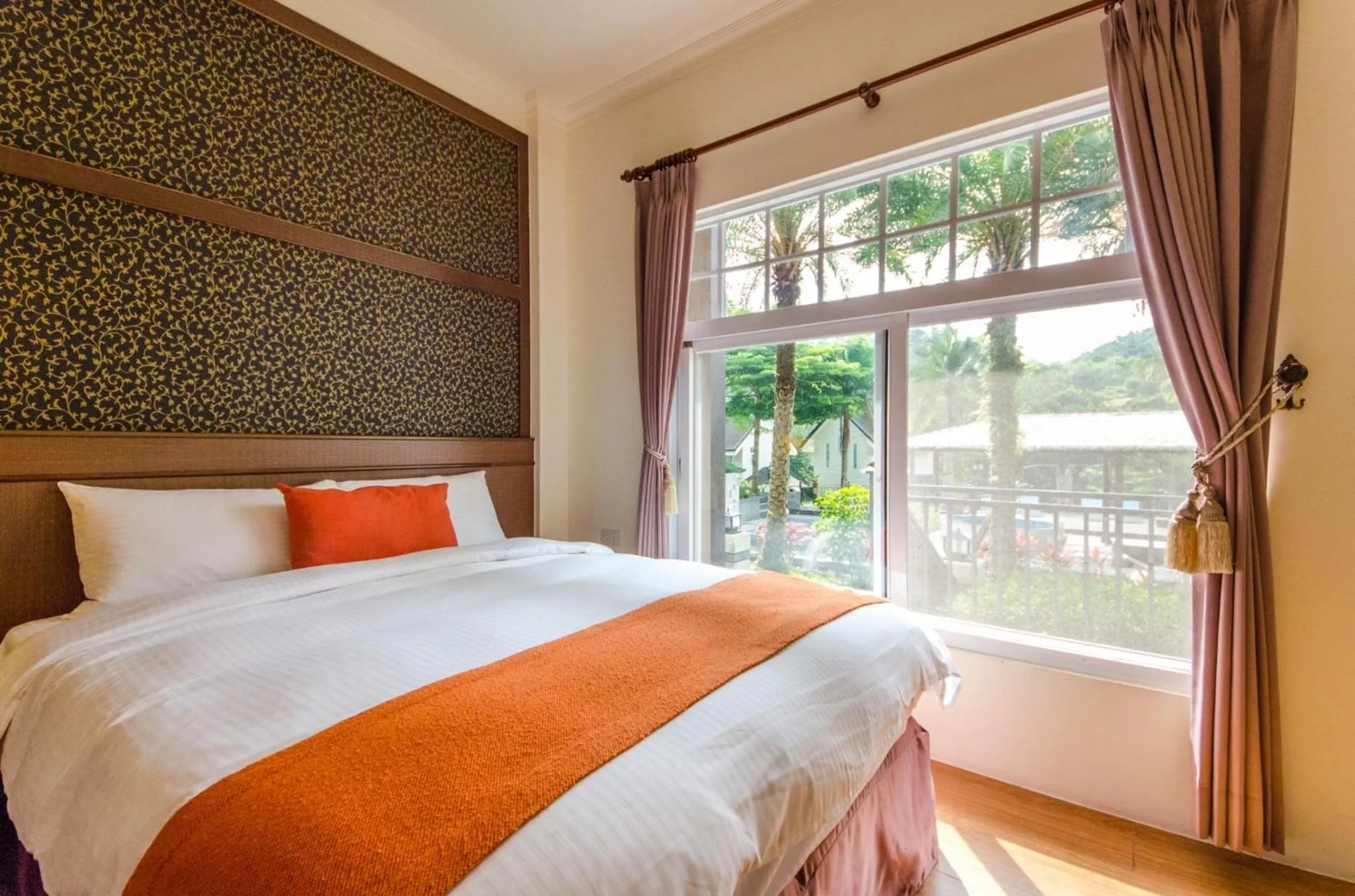 Bed in Butchard Villas