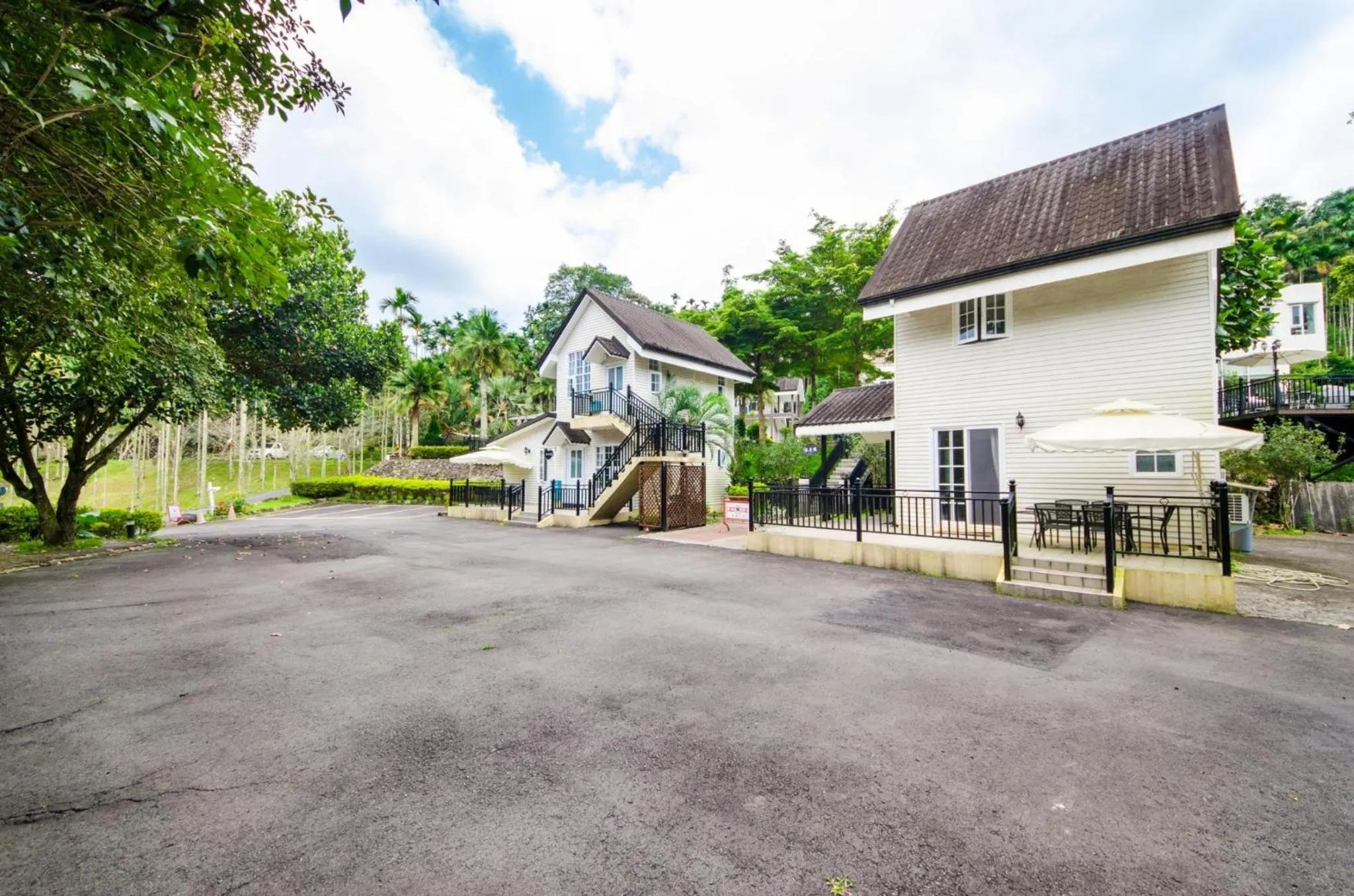 Property building in Butchard Villas