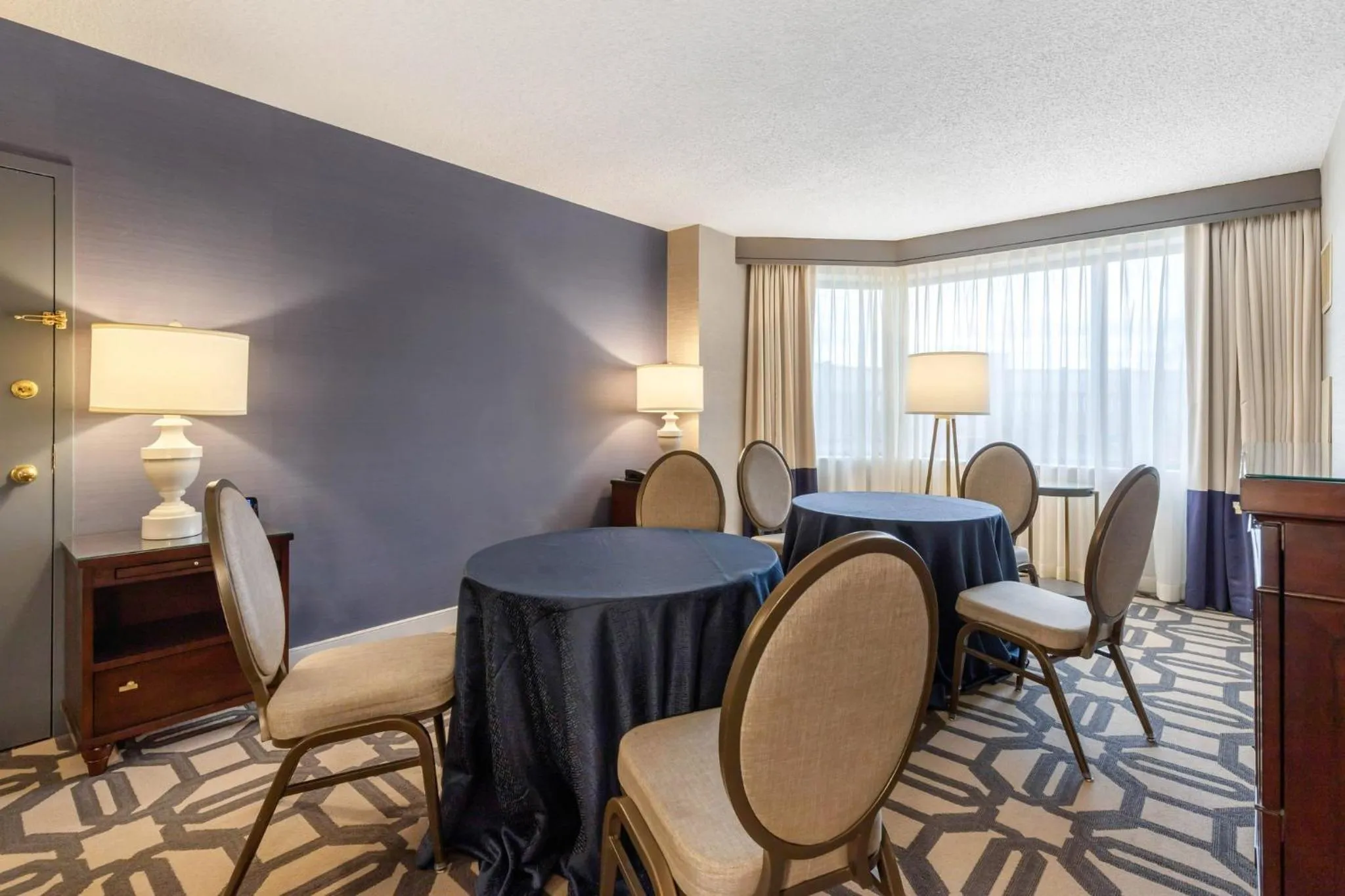 Photo of the whole room in Omni Richmond Hotel