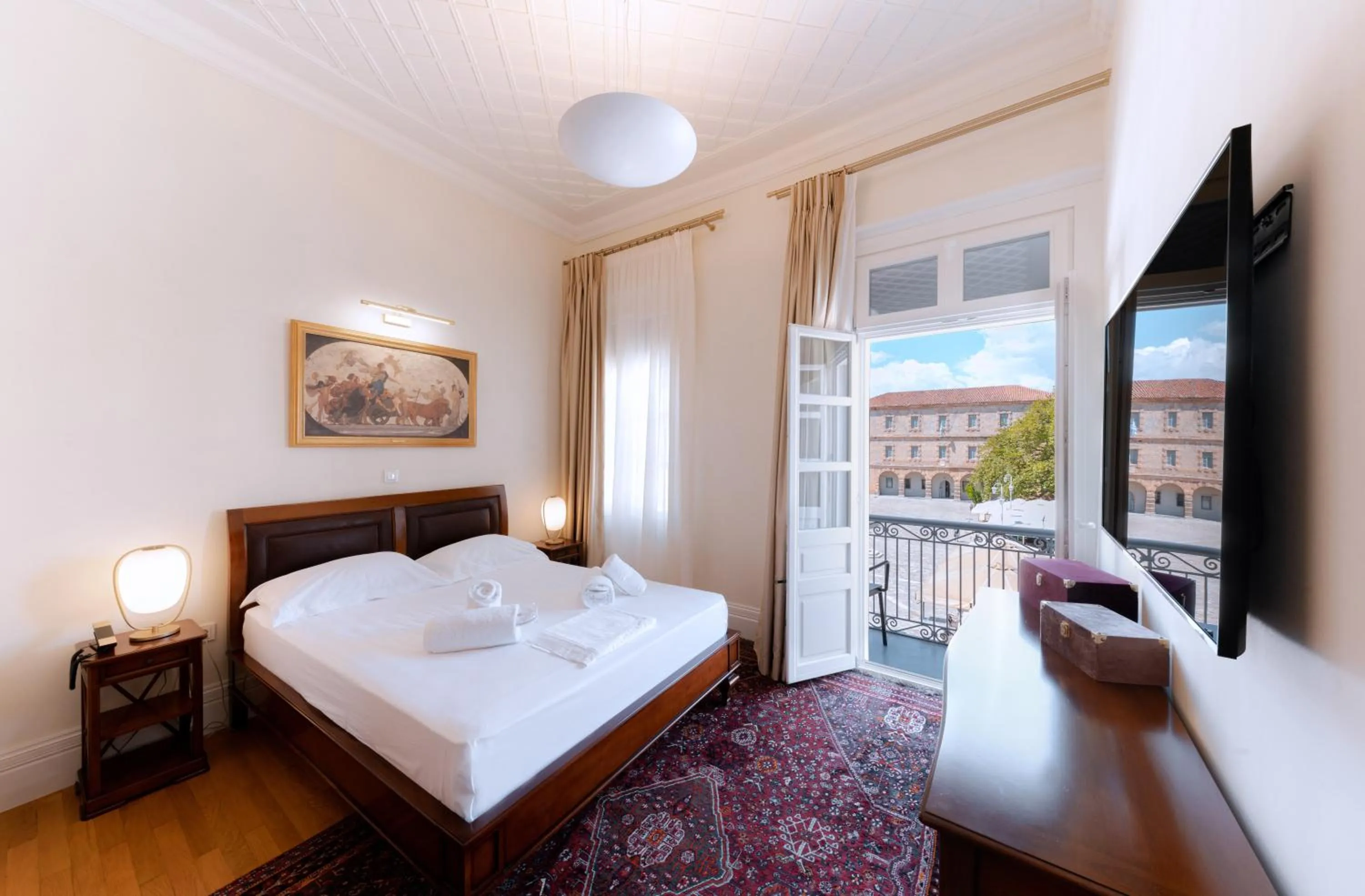 Photo of the whole room, Bed in Castellano Hotel & Suites