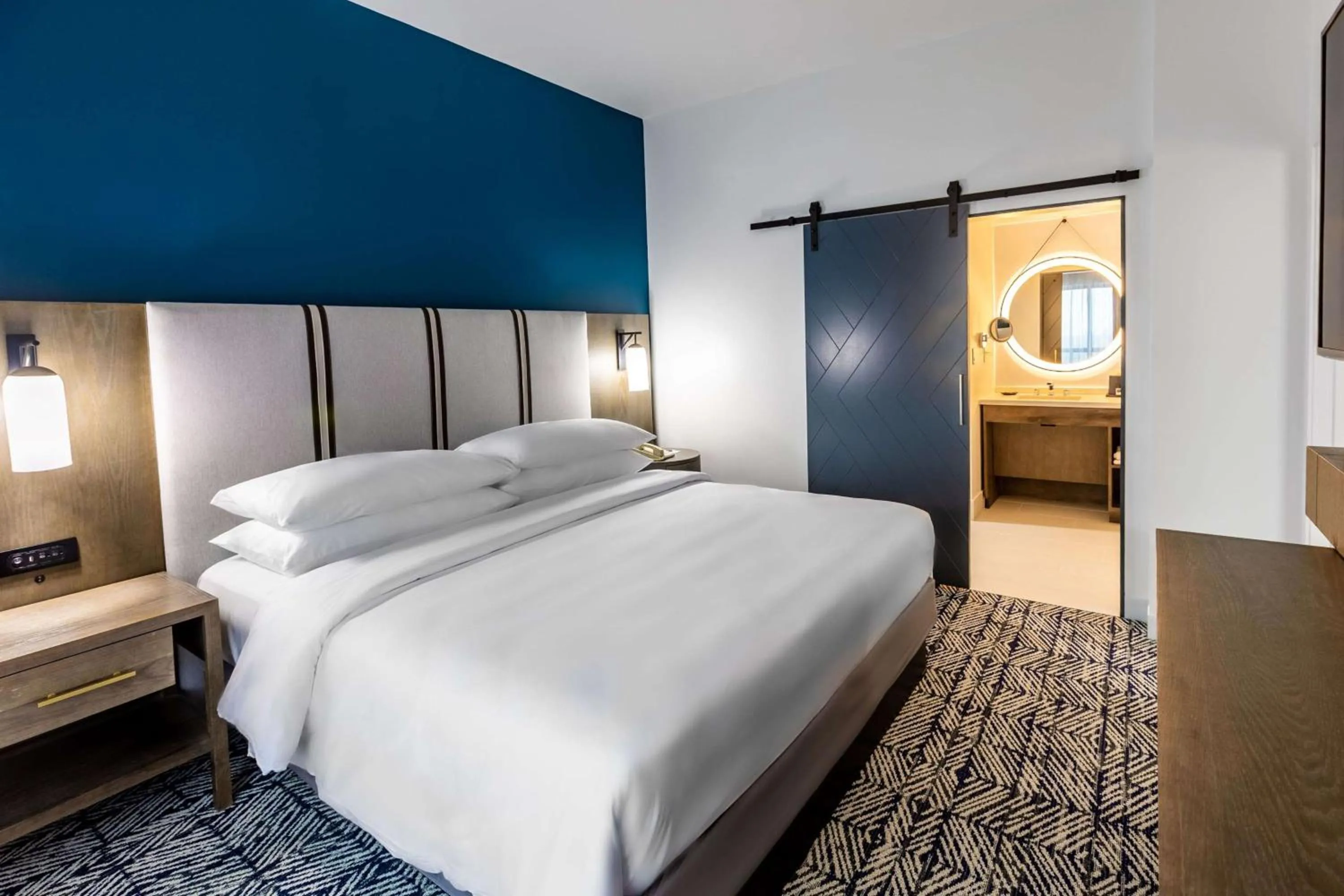 Bed in The Chifley Houston, Tapestry Collection by Hilton