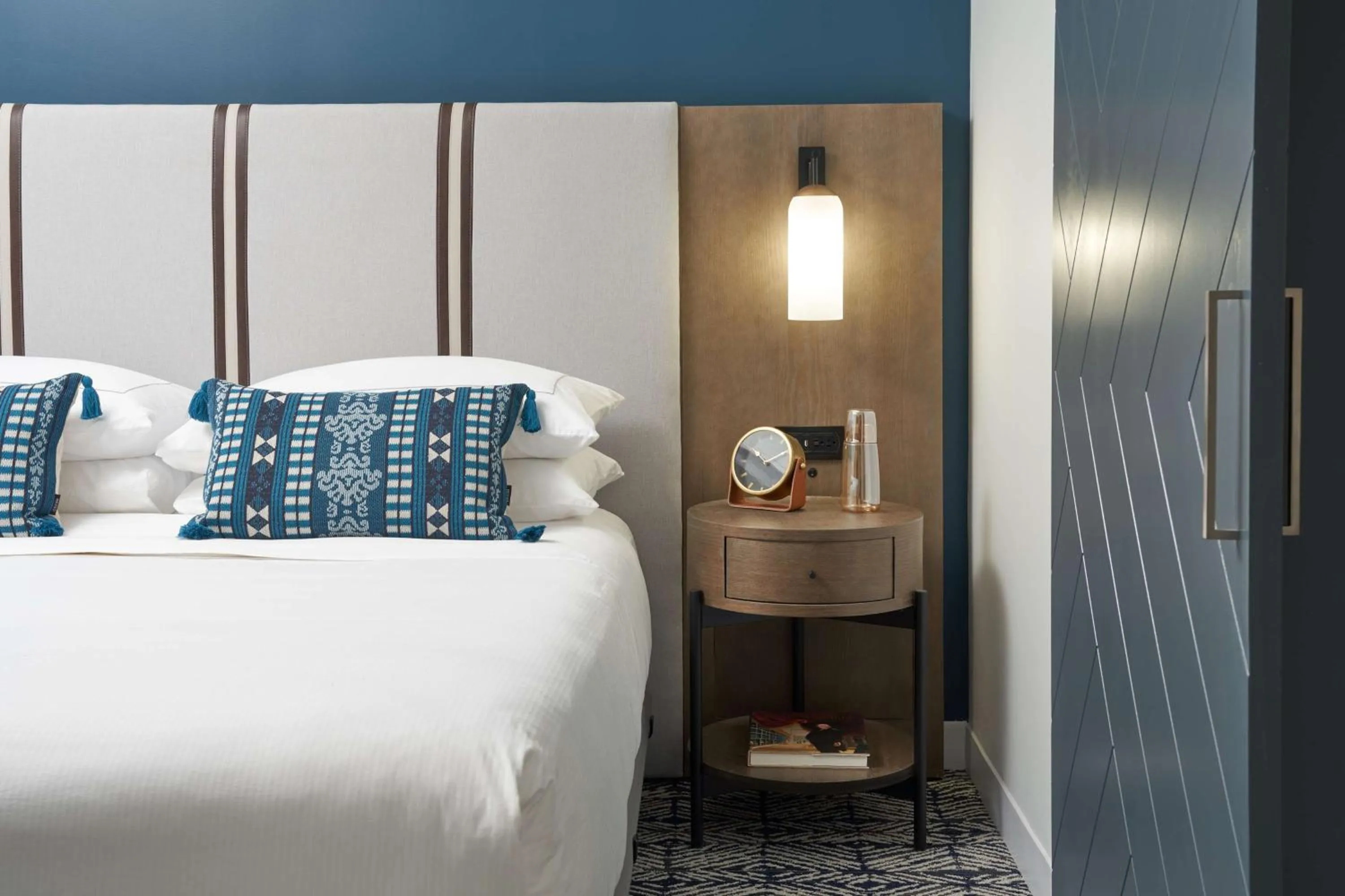 Bed in The Chifley Houston, Tapestry Collection by Hilton