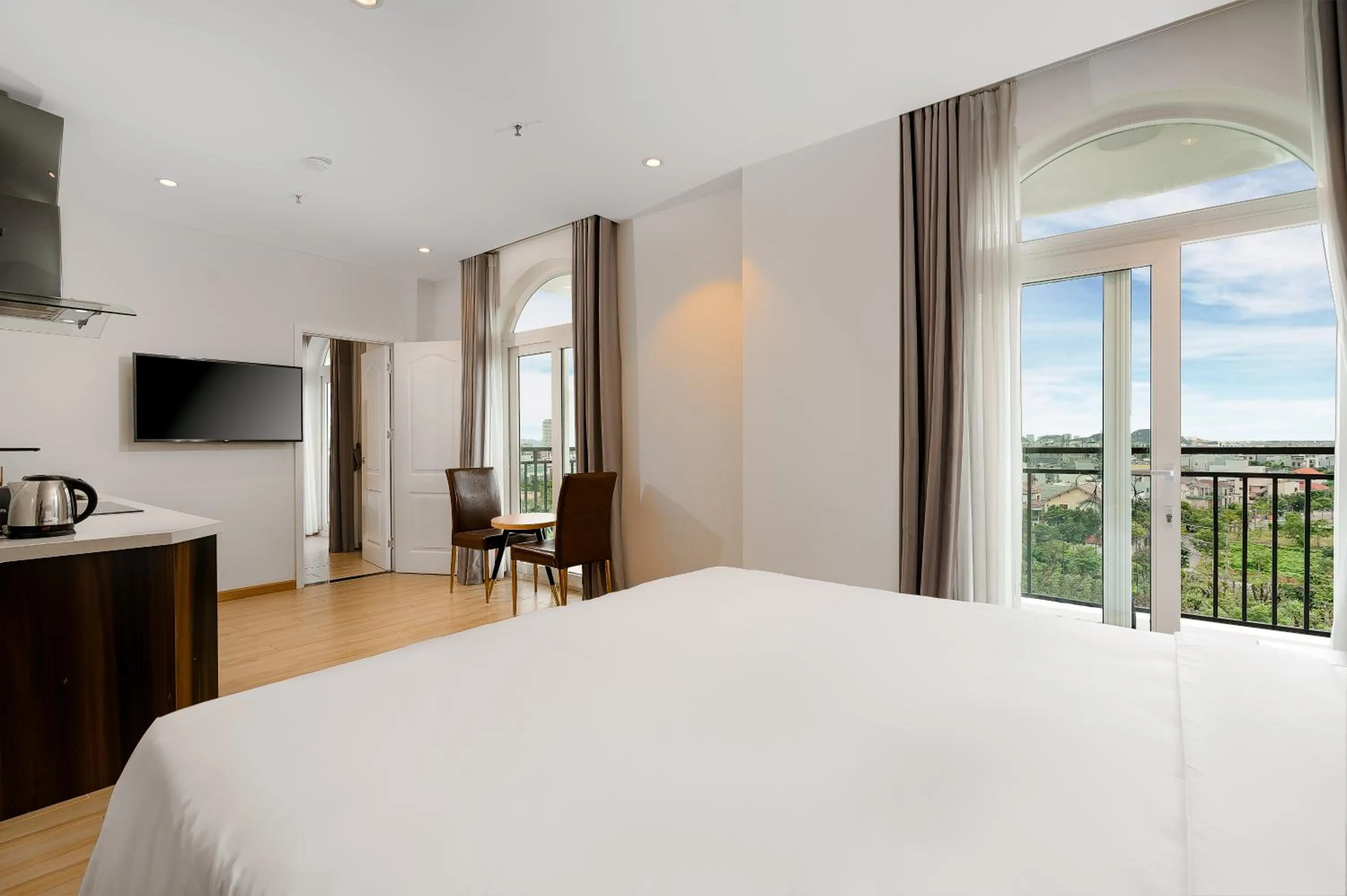 Bed in RHM Luxury Hotel And Suite