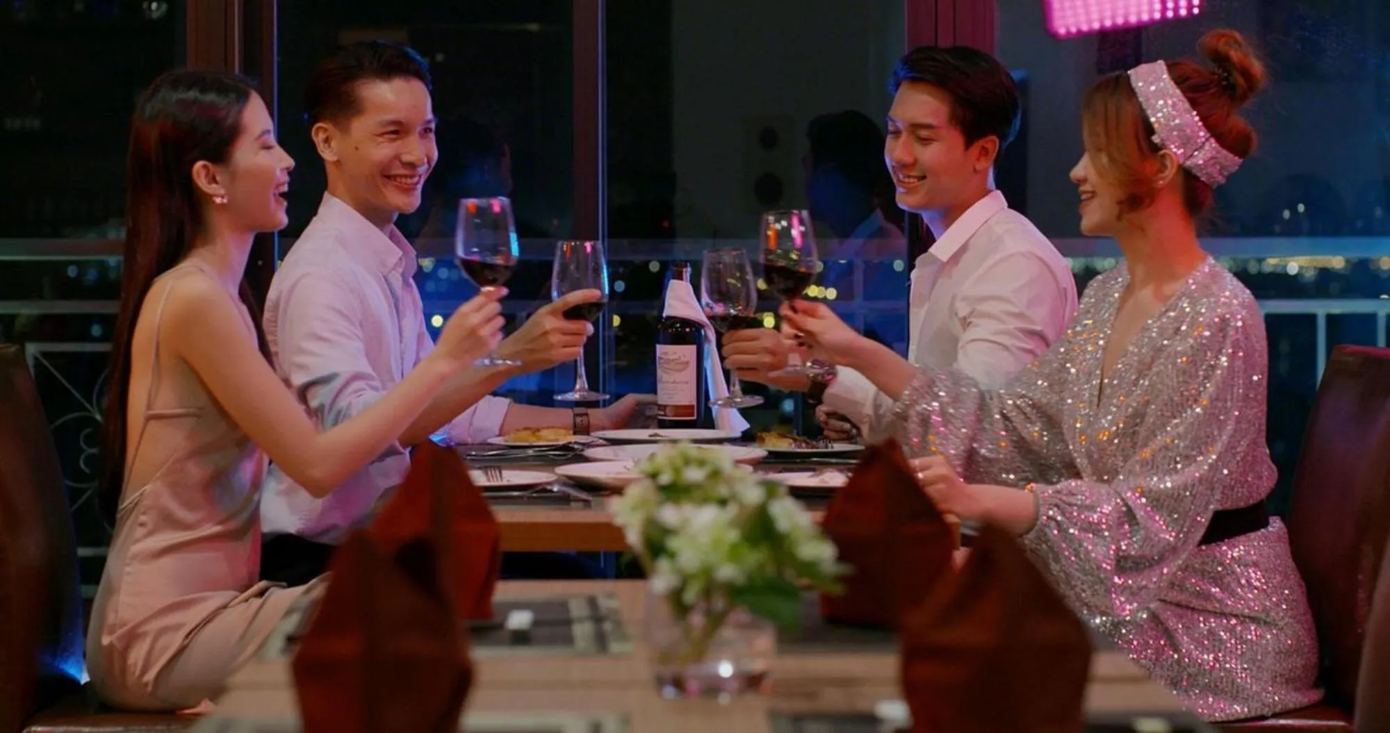 Restaurant/places to eat in RHM Luxury Hotel And Suite