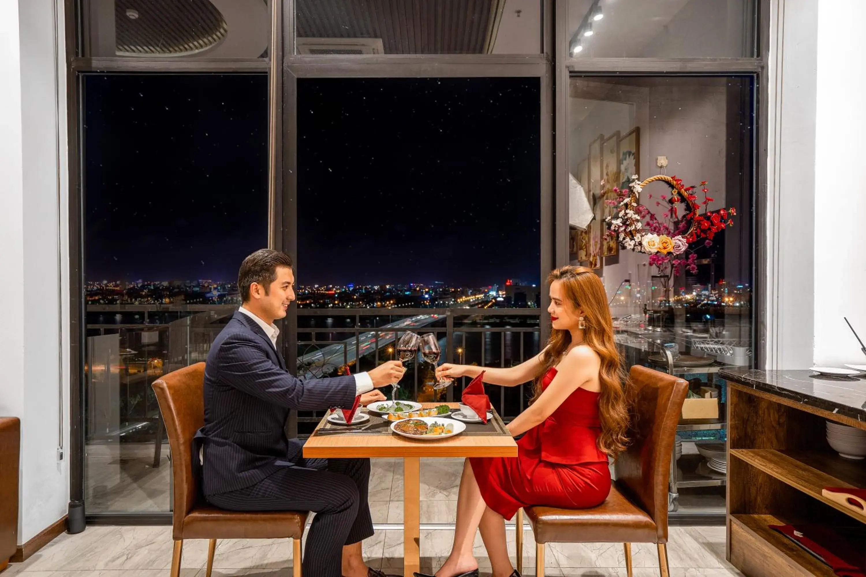 Restaurant/places to eat in RHM Luxury Hotel And Suite Restaurant/places to eat in RHM Luxury Hotel And Suite