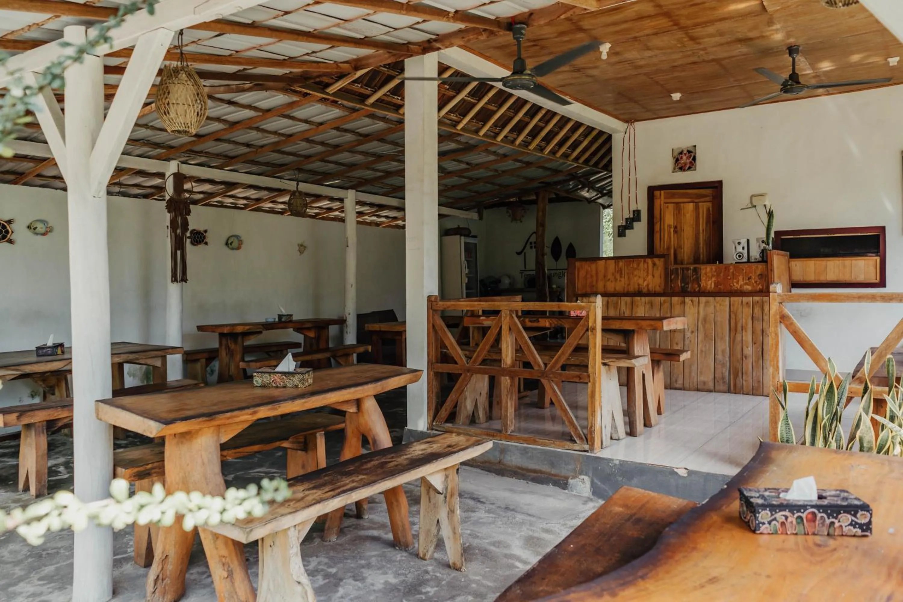 Restaurant/places to eat in Temeling Jungle Inn