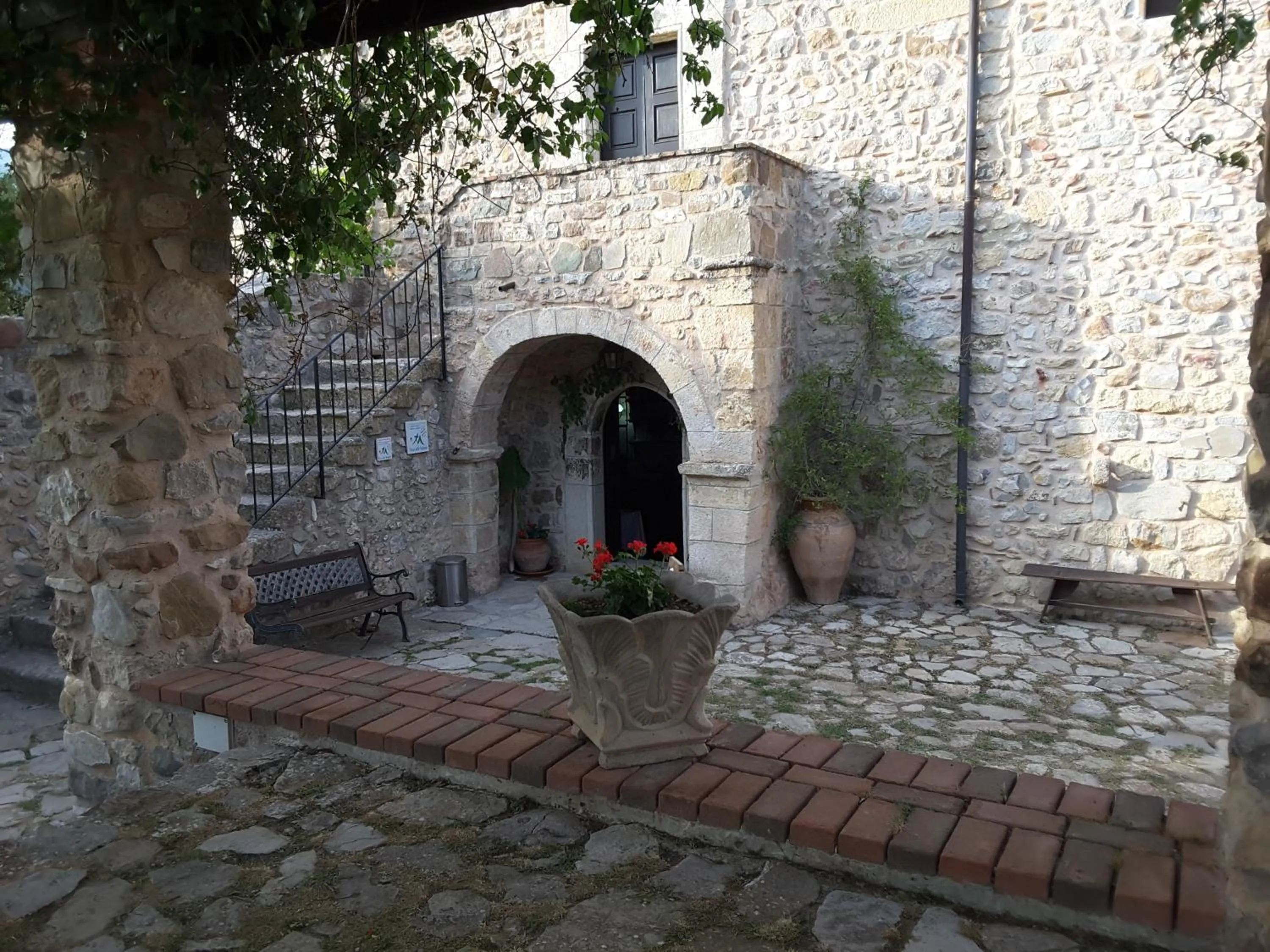 Facade/entrance in Giardino Donna Lavia