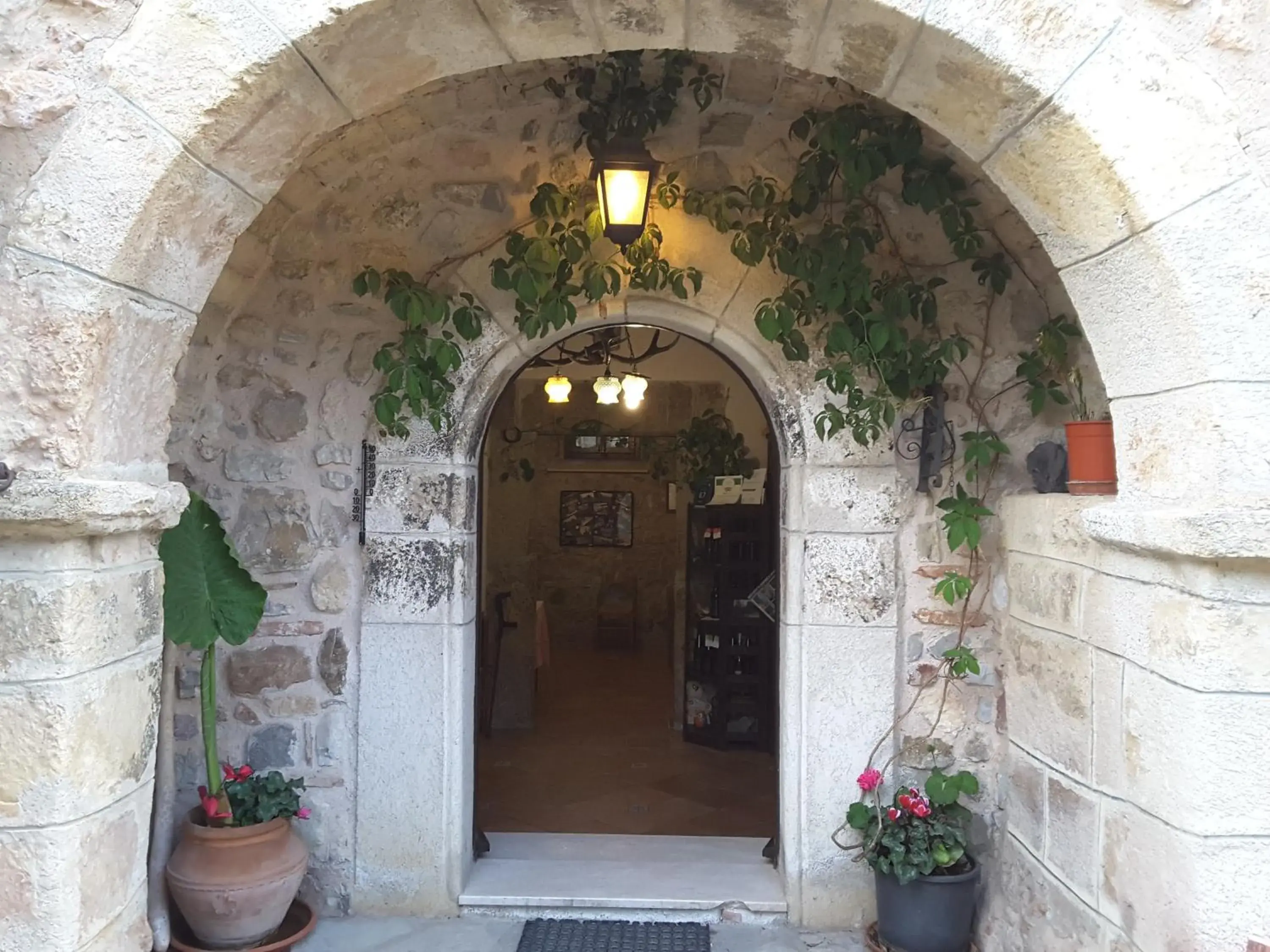 Facade/entrance in Giardino Donna Lavia Facade/entrance in Giardino Donna Lavia