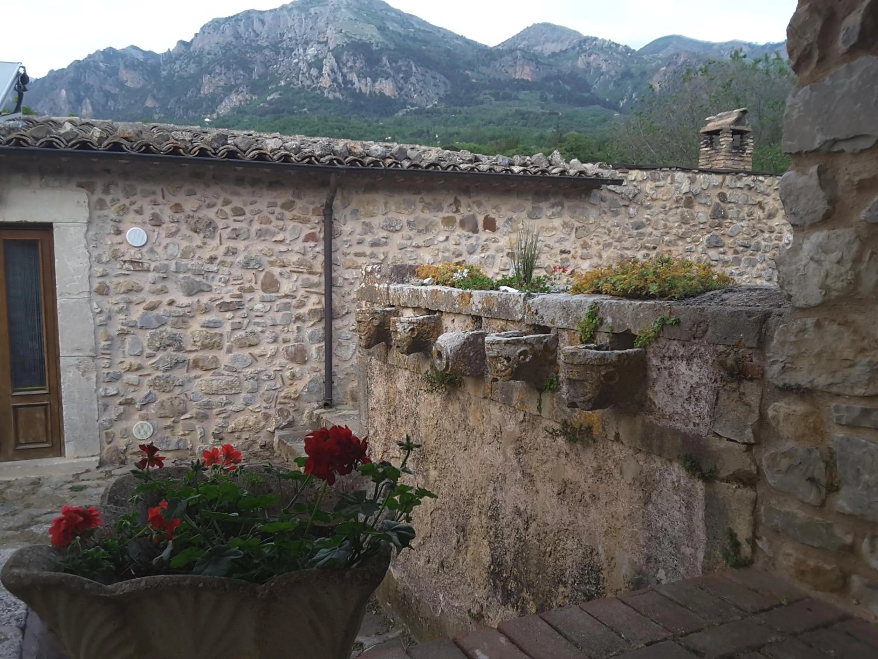 Property building in Giardino Donna Lavia