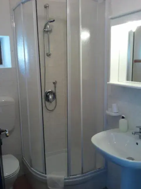 Bathroom in Giardino Donna Lavia Bathroom in Giardino Donna Lavia