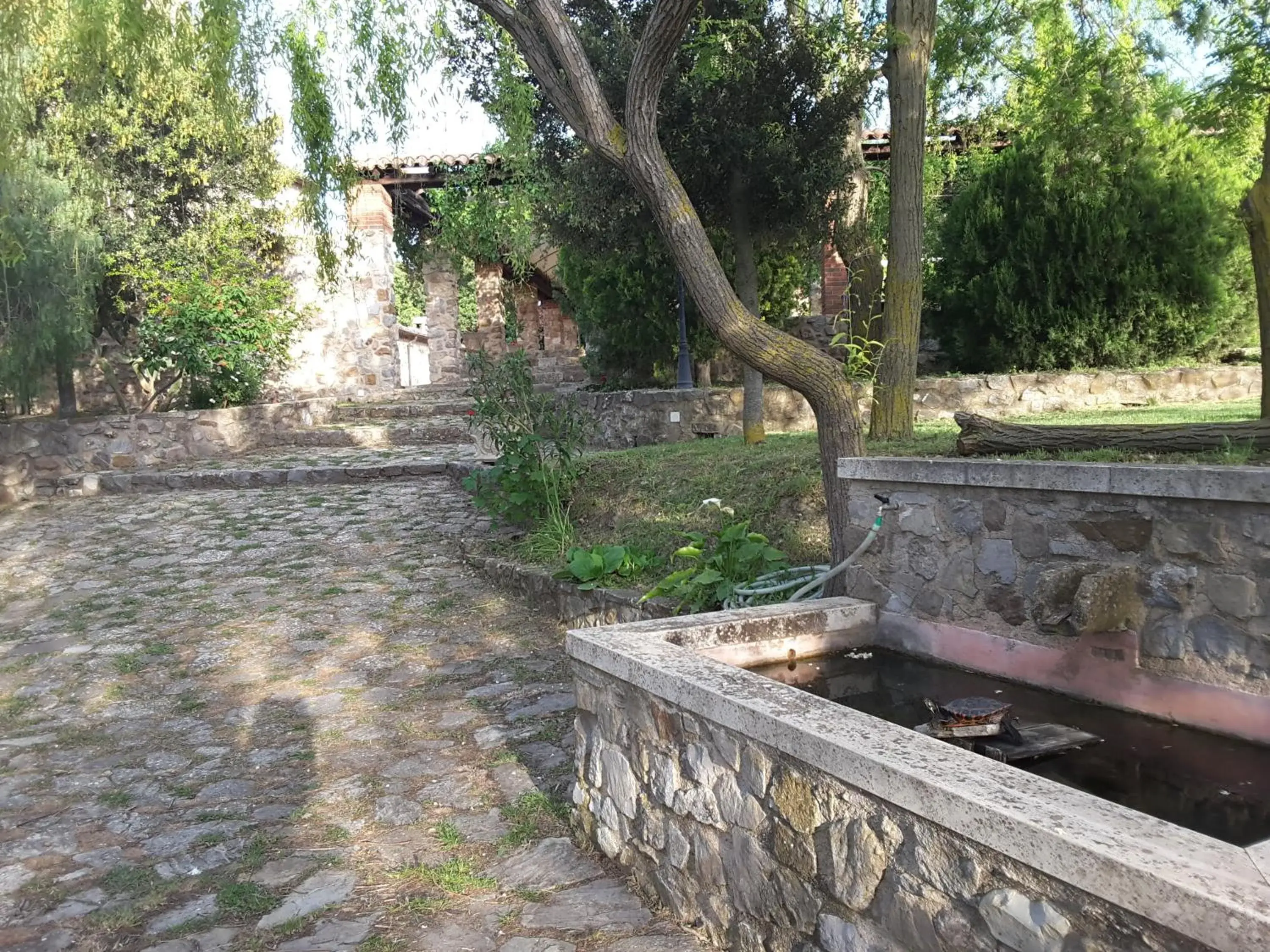 Facade/entrance in Giardino Donna Lavia Facade/entrance in Giardino Donna Lavia