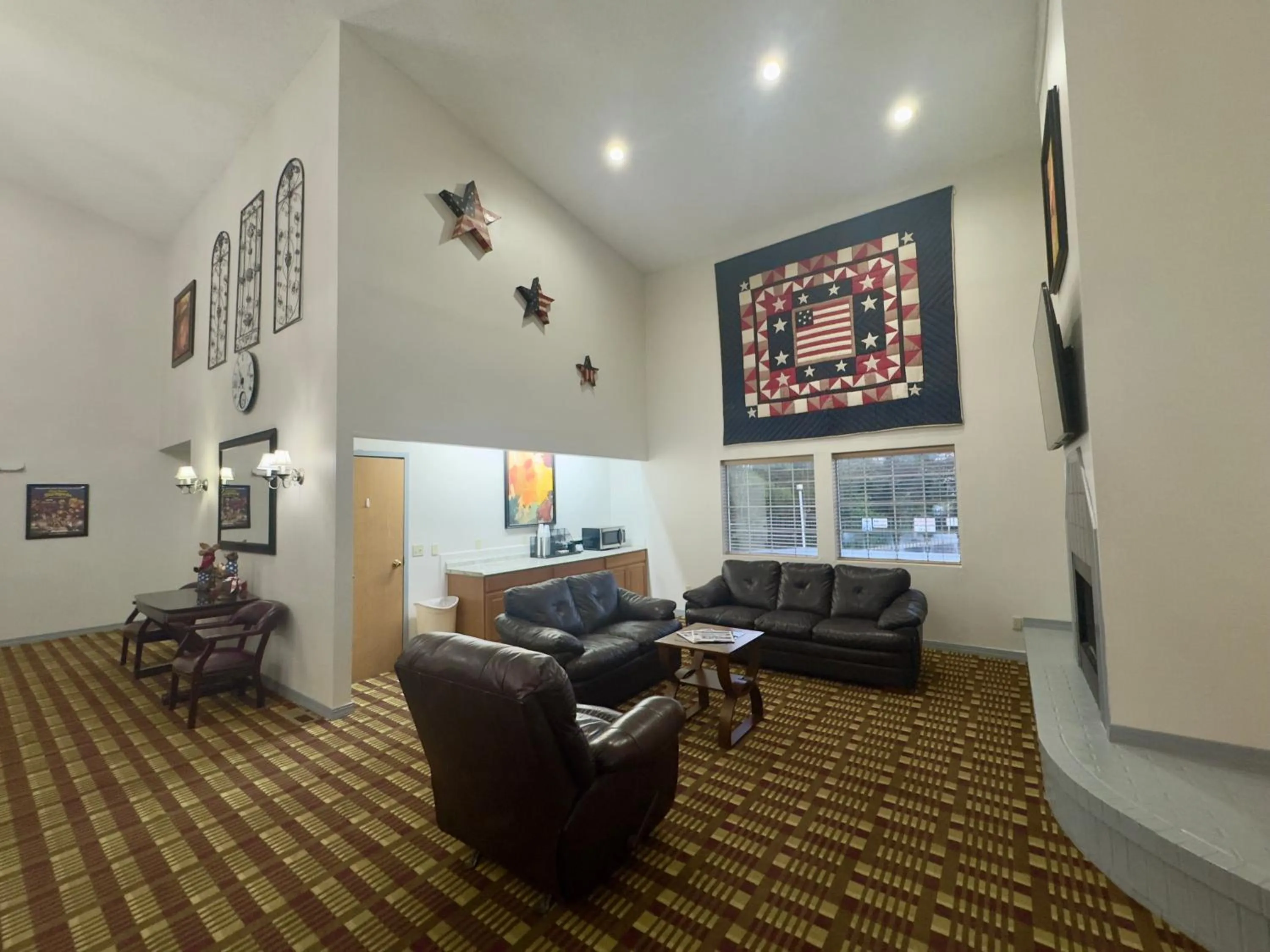 Lounge or bar in Scenic Hills Inn