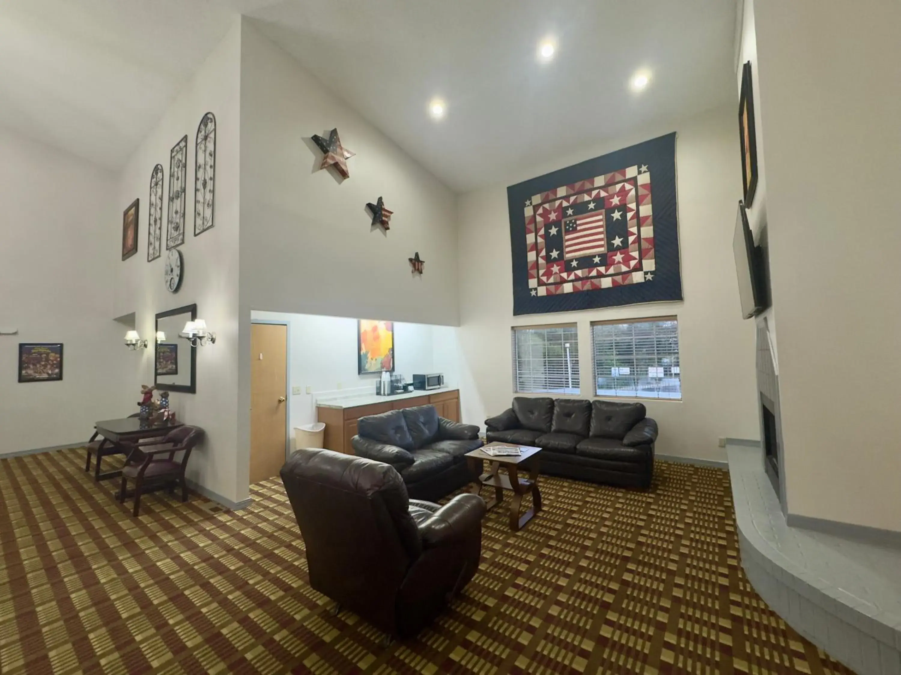 Lounge or bar in Scenic Hills Inn Lounge or bar in Scenic Hills Inn