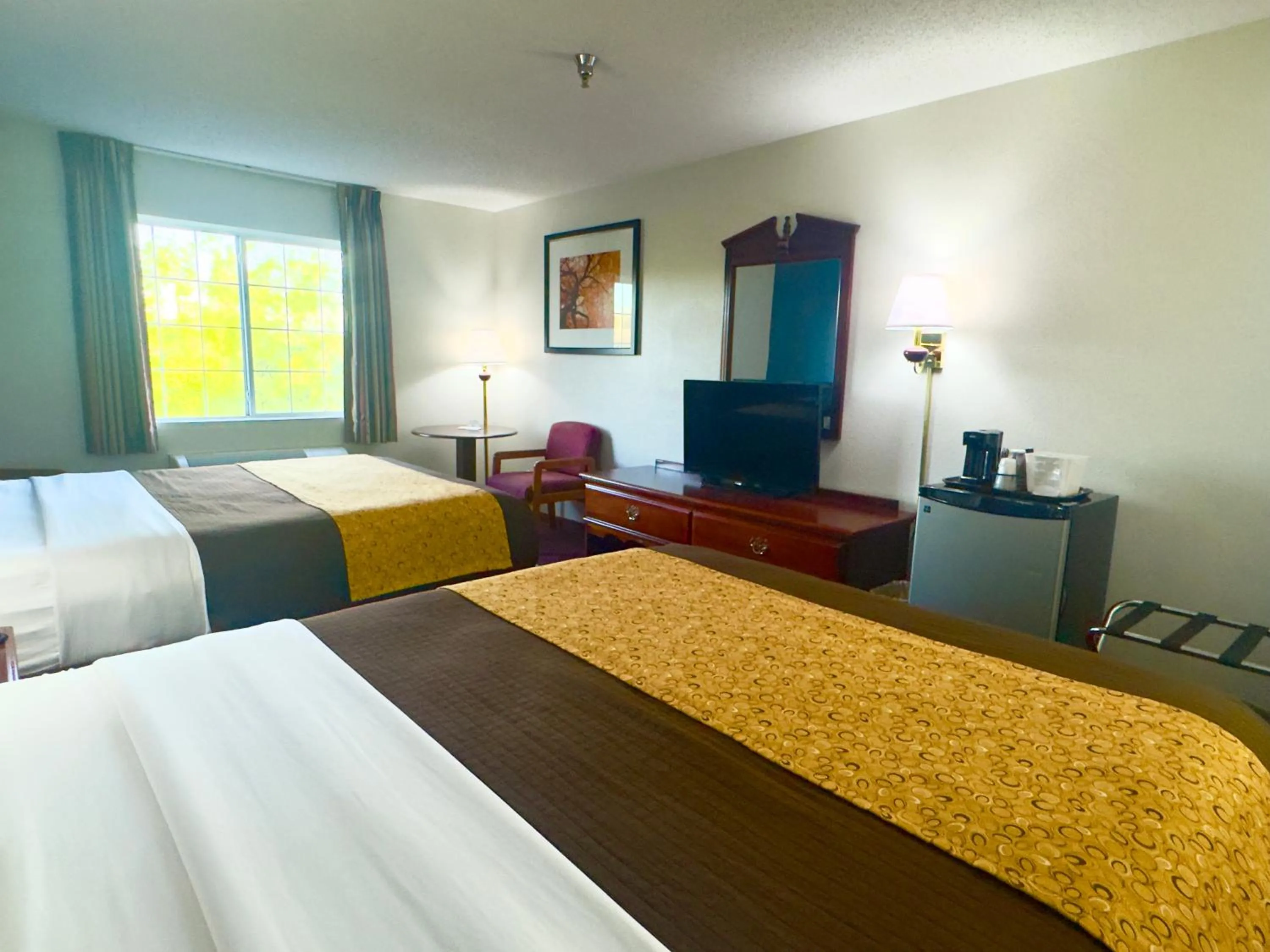 furniture, Bed in Scenic Hills Inn