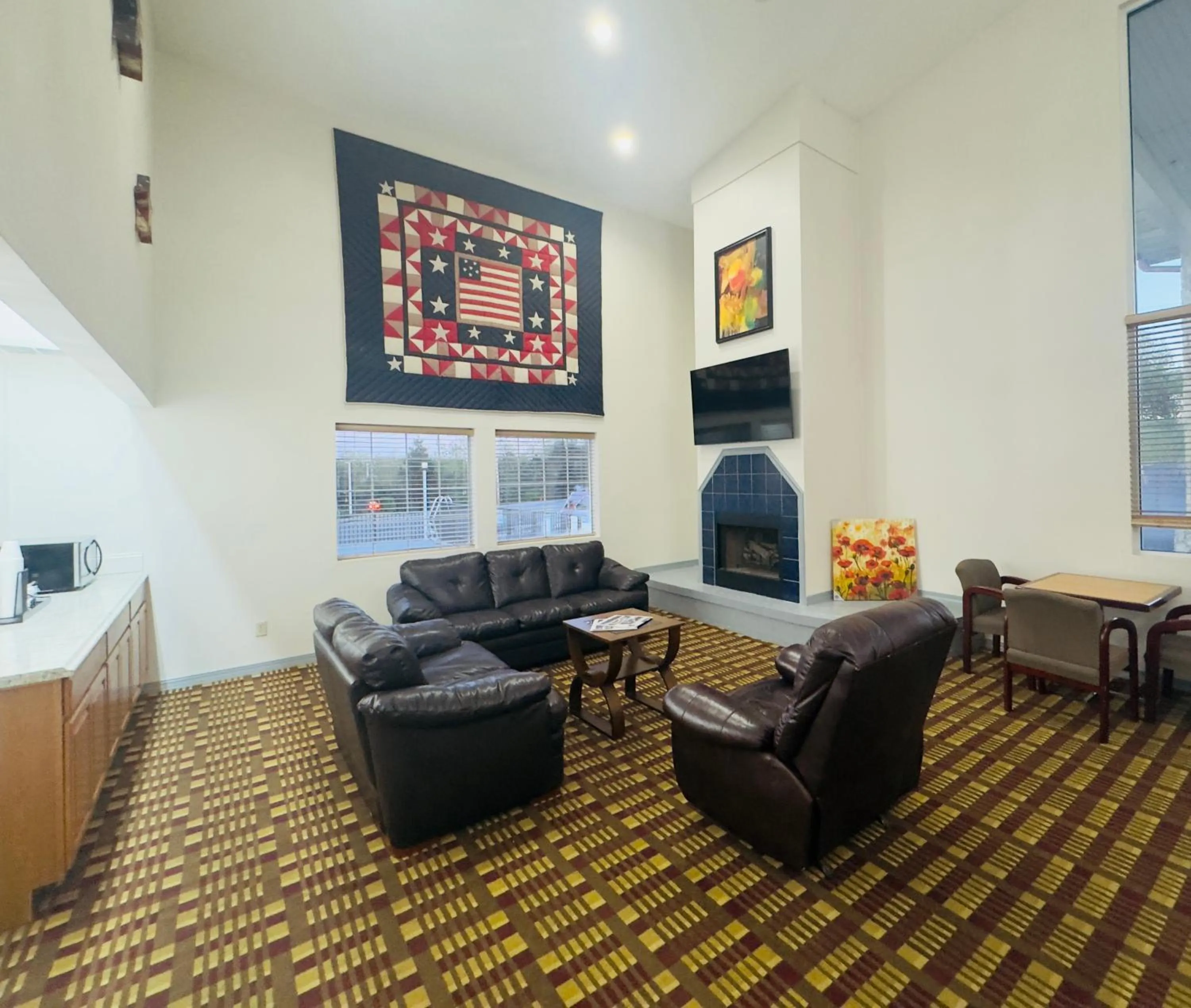 Seating area in Scenic Hills Inn