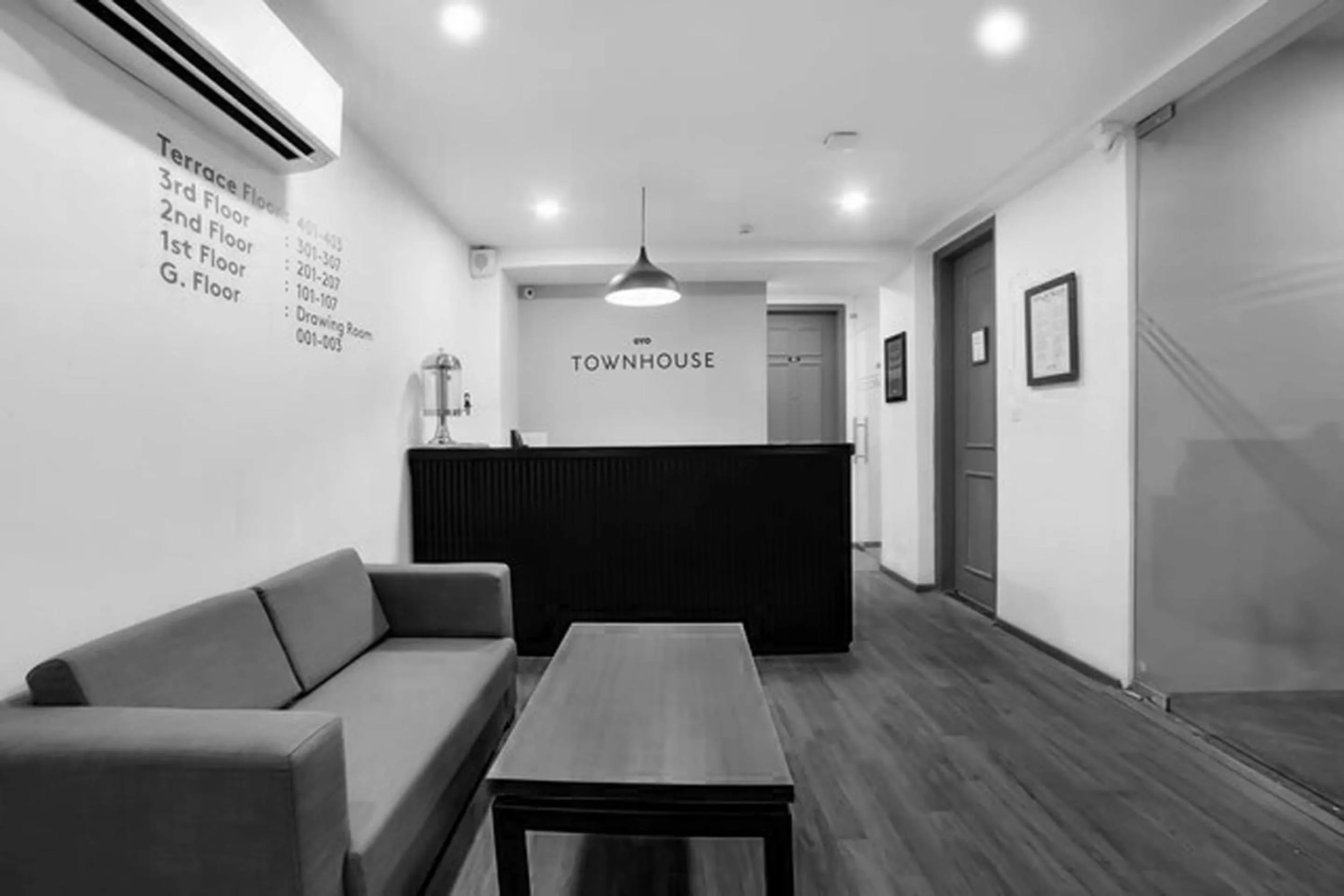 Lobby or reception in Super Townhouse 158 Near Netaji Subhash Marg Near Appu Ghar