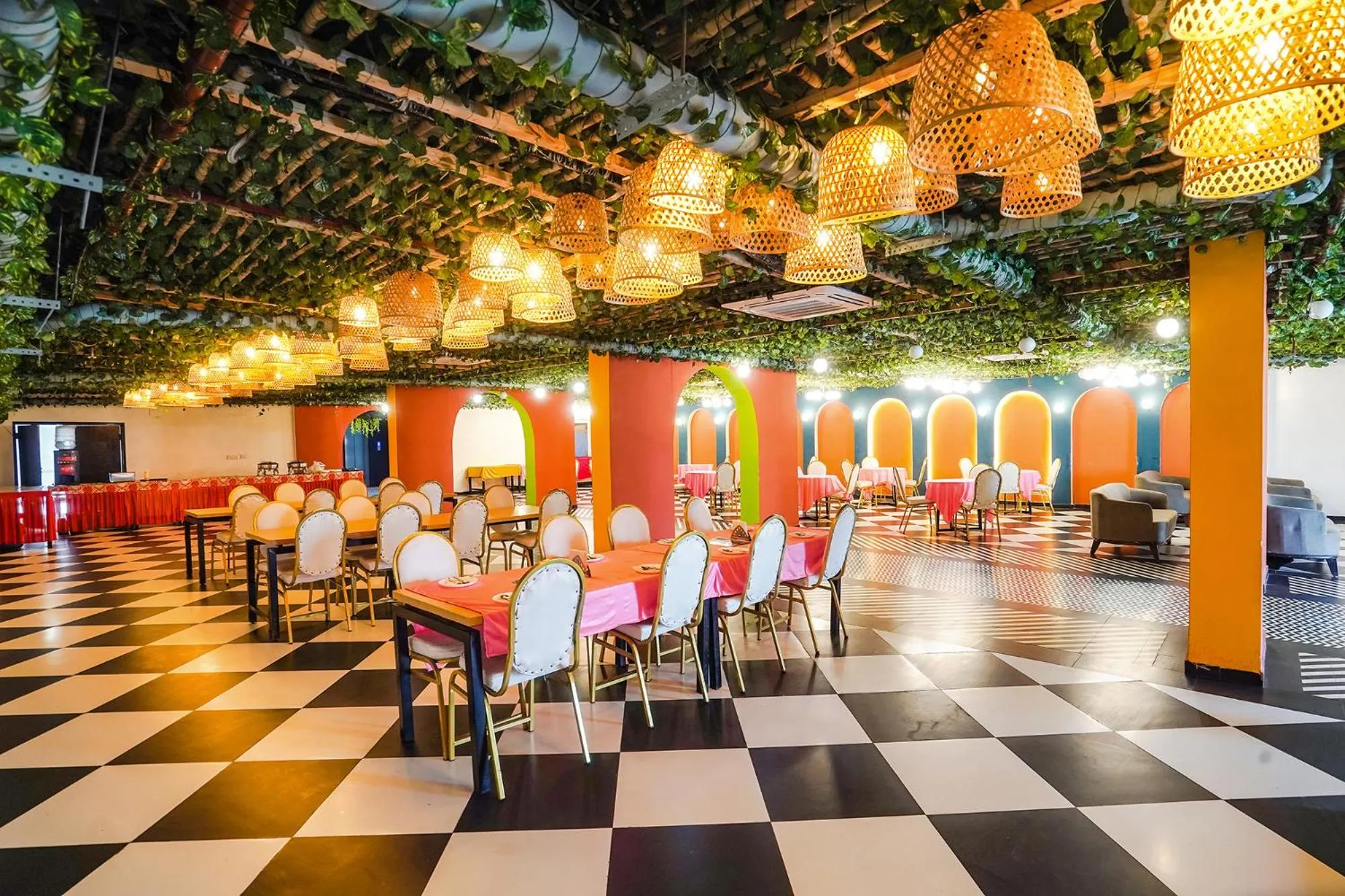 Restaurant/places to eat in FabHotel Prime Cloud 9 Delhi NCR