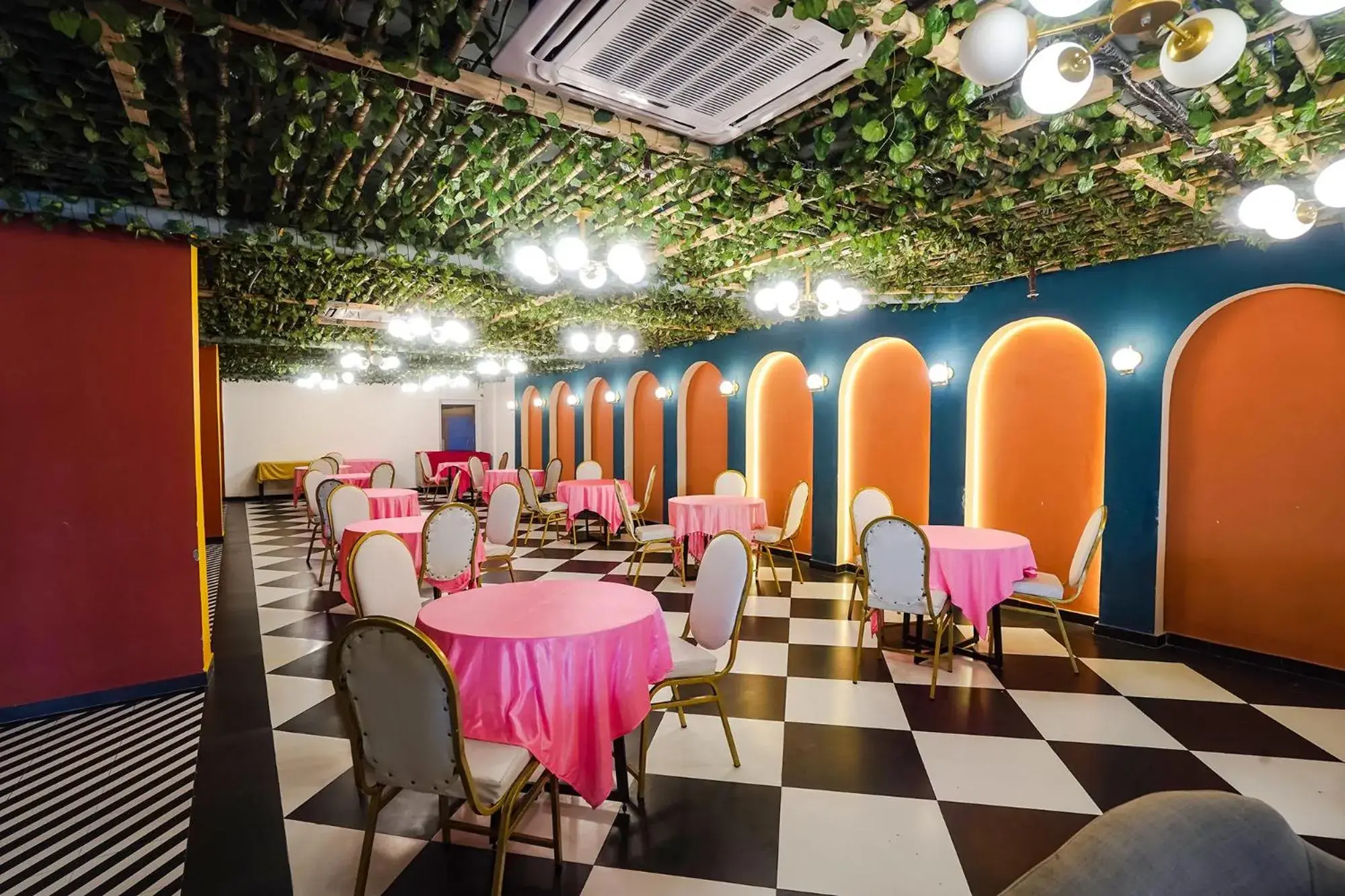 Restaurant/places to eat in FabHotel Prime Cloud 9 Delhi NCR Restaurant/places to eat in FabHotel Prime Cloud 9 Delhi NCR