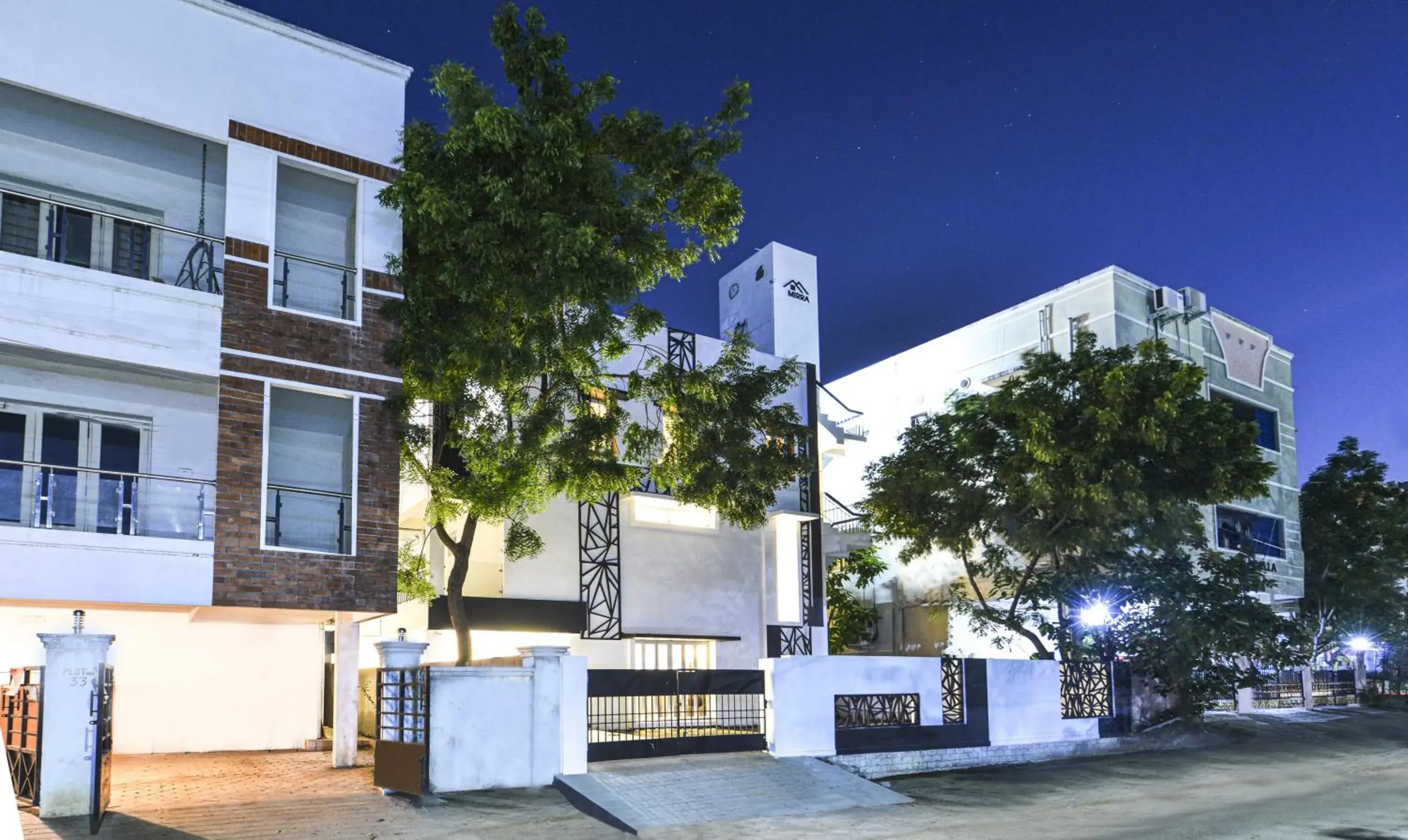 Property building in Itsy Hotels Mirra Property building in Itsy Hotels Mirra