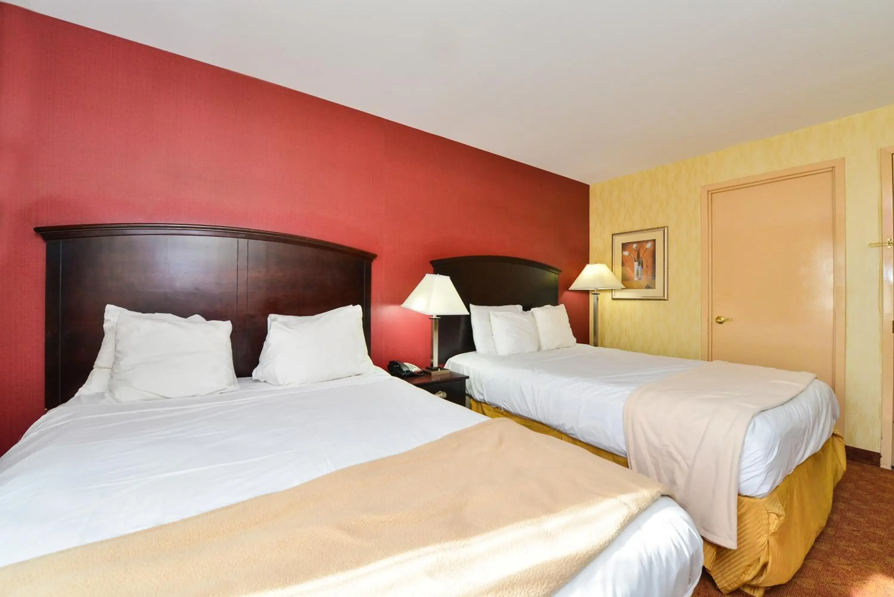 Photo of the whole room, Bed in Lex View Inn at JFK Airport