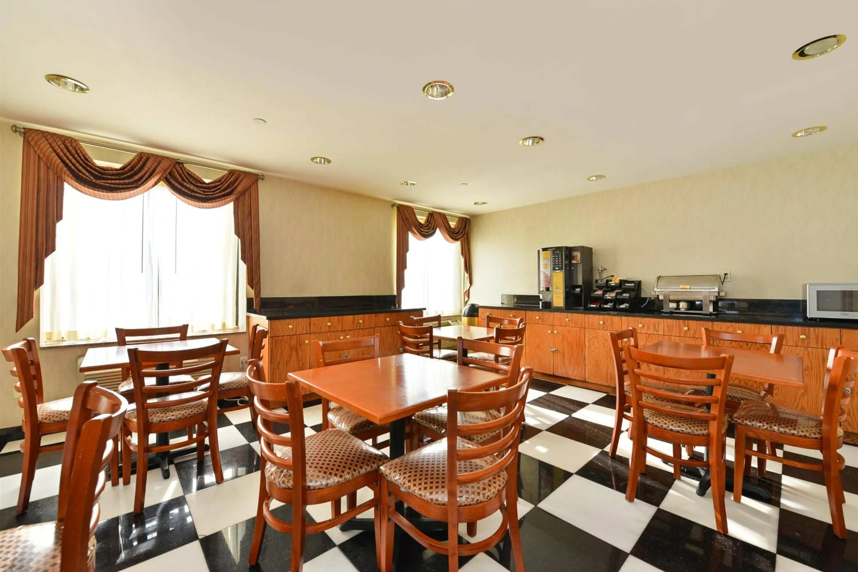 Restaurant/Places to Eat in Lex View Inn at JFK Airport
