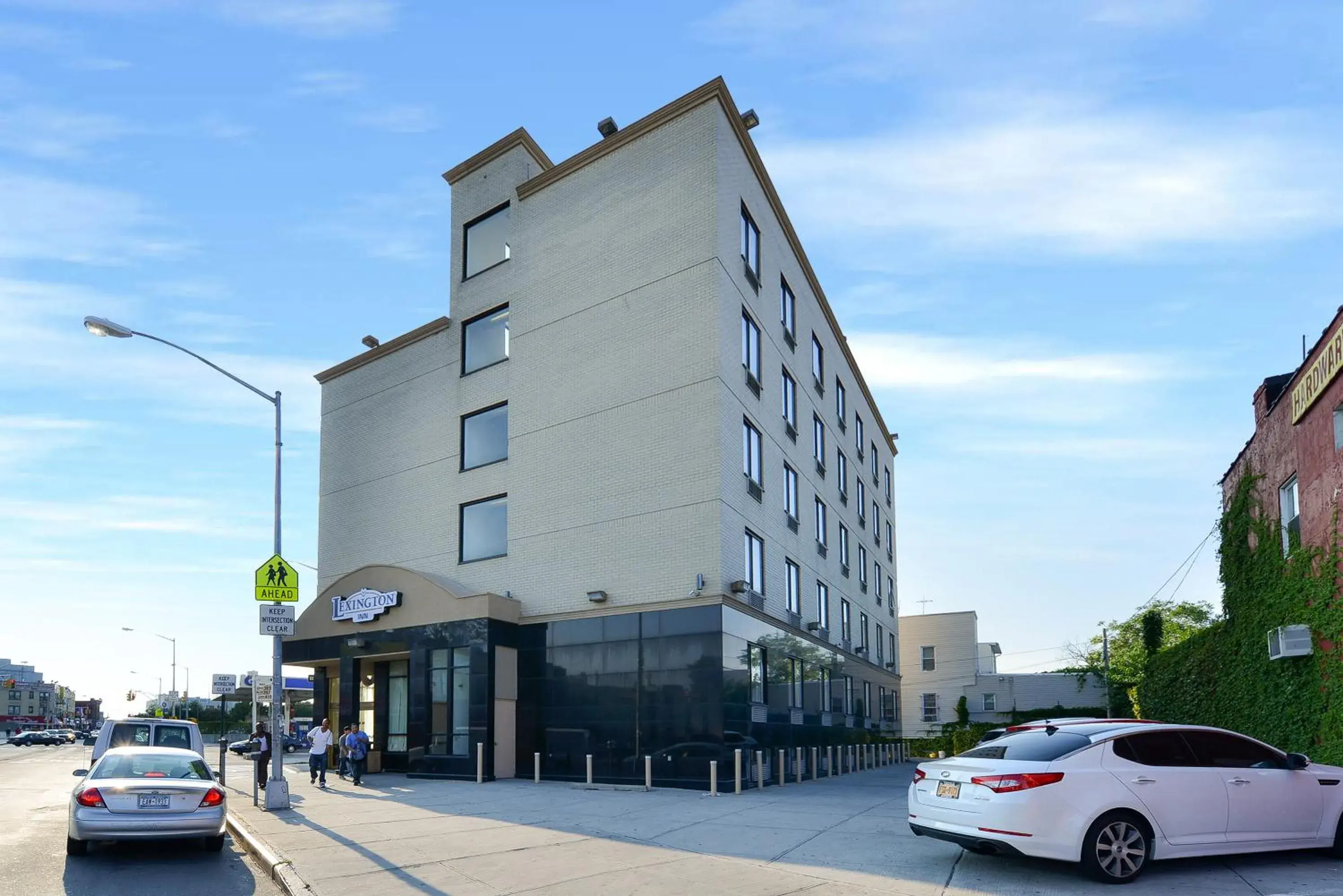 Facade/entrance, Property Building in Lex View Inn at JFK Airport