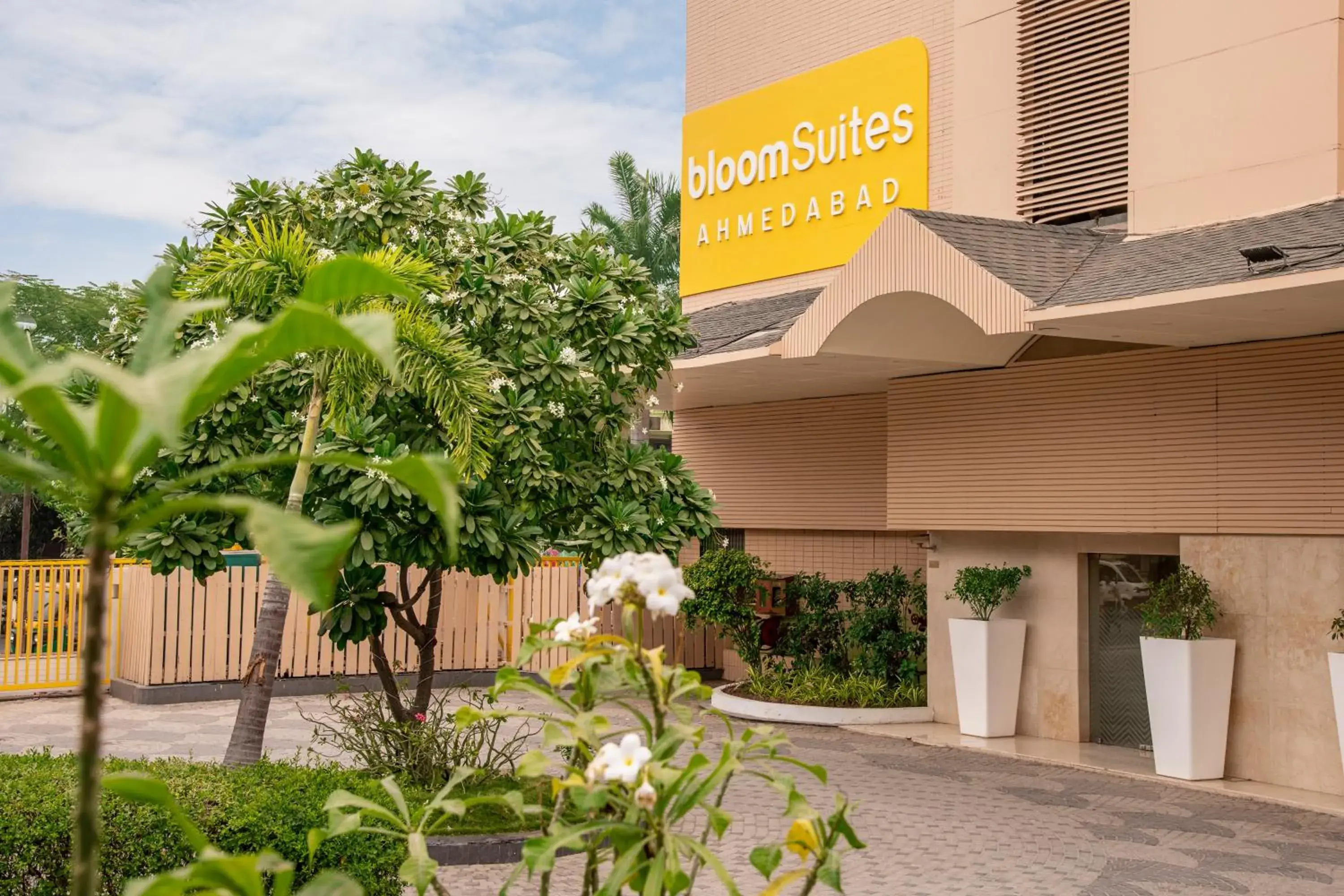 Facade/entrance in BloomSuites l Ahmedabad Facade/entrance in BloomSuites l Ahmedabad
