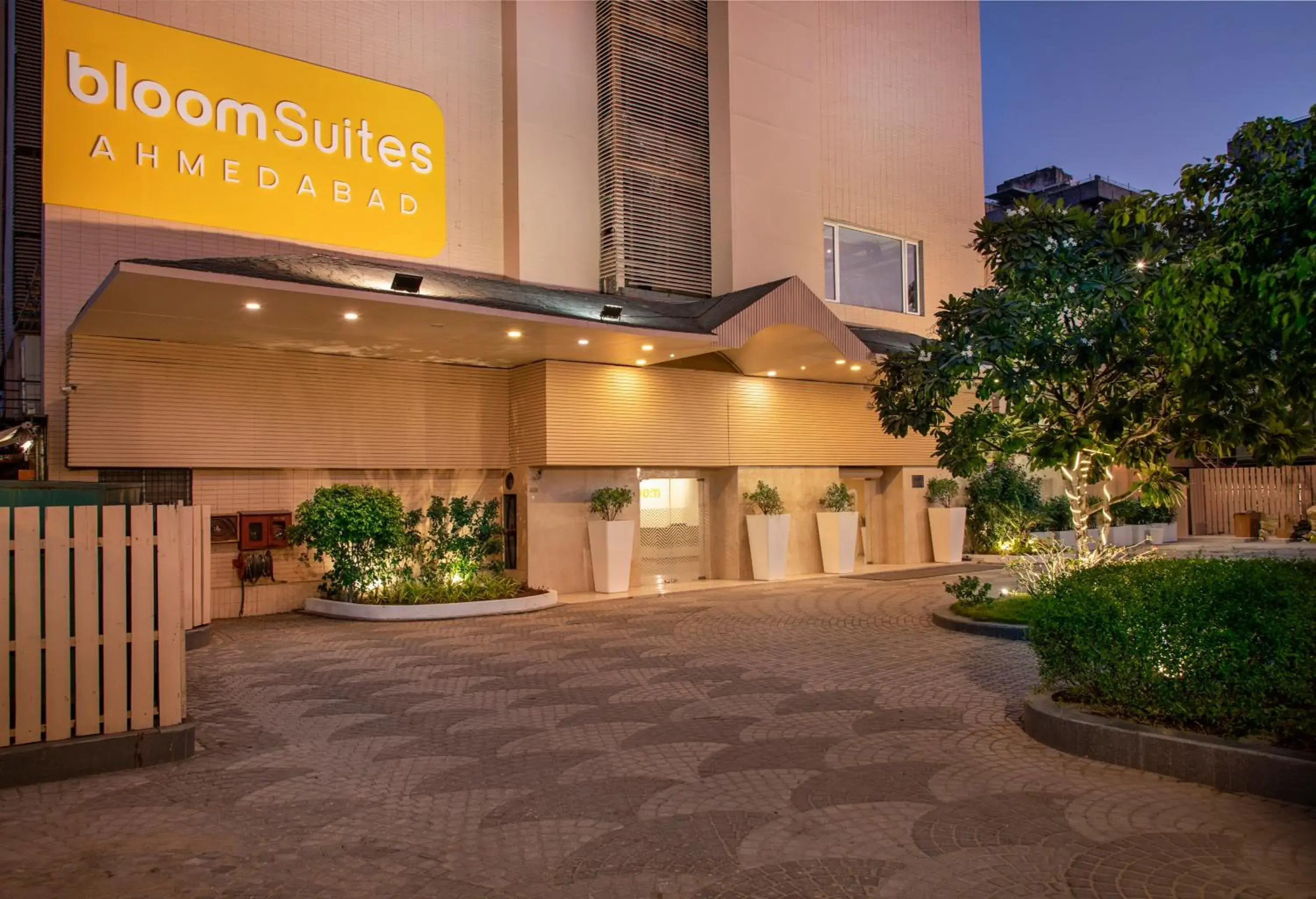 Facade/entrance in BloomSuites l Ahmedabad Facade/entrance in BloomSuites l Ahmedabad