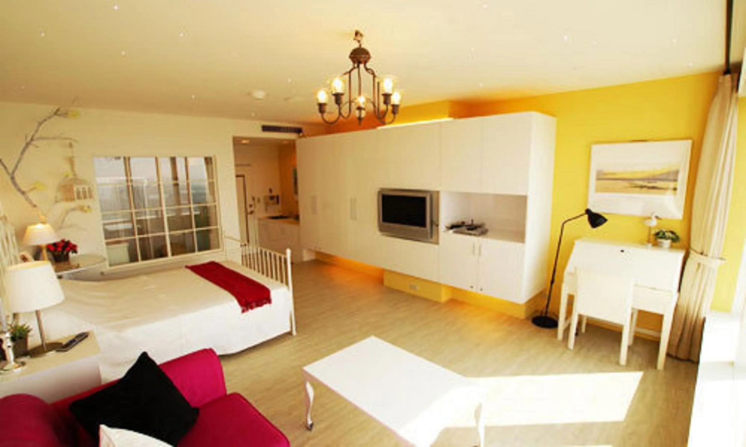 Photo of the whole room, Bed in 85 Cape Inn