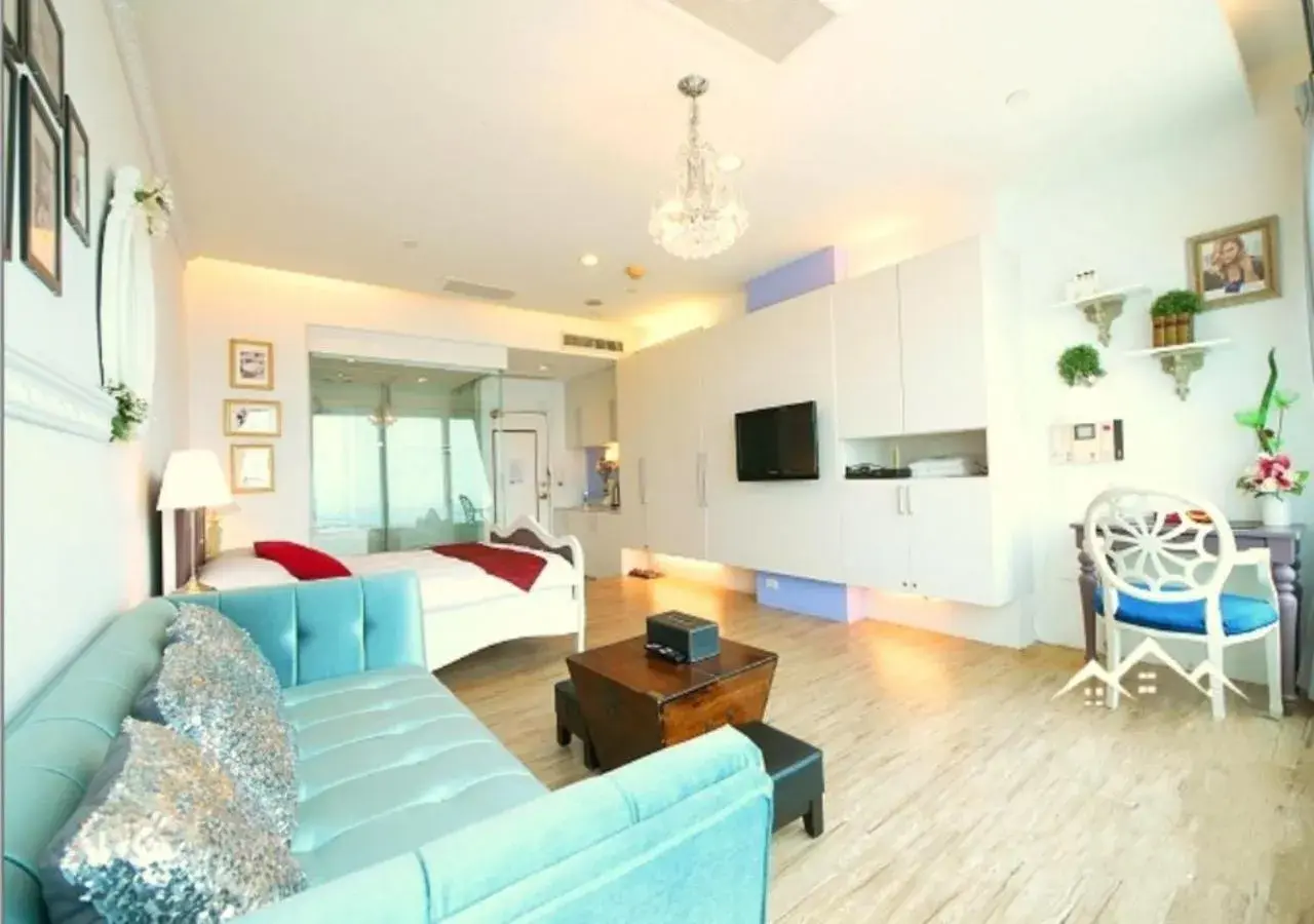 Living room, Bed in 85 Cape Inn Living room, Bed in 85 Cape Inn