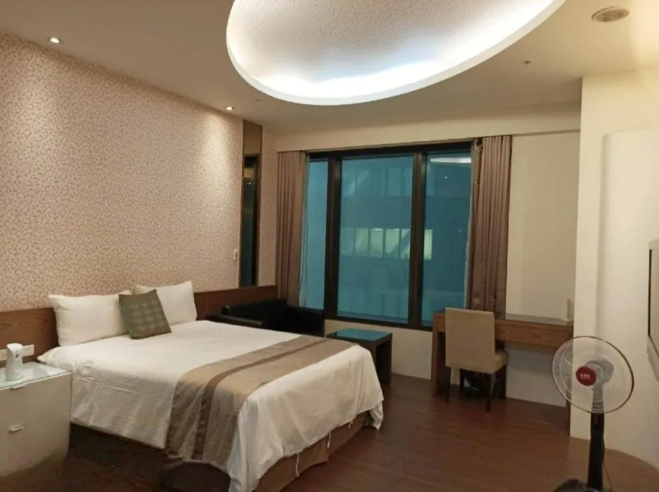 Living room, Bed in 85 Cape Inn