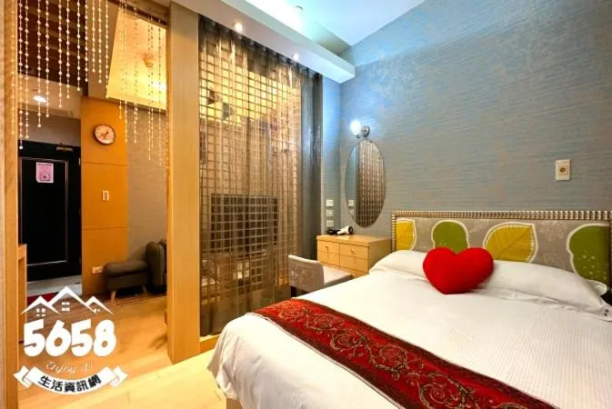 Photo of the whole room, Bed in 85 Cape Inn