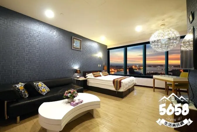 Photo of the whole room, Bed in 85 Cape Inn