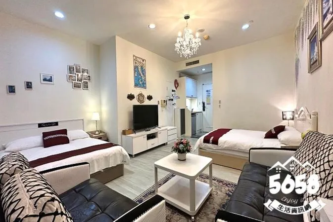 Photo of the whole room, Bed in 85 Cape Inn