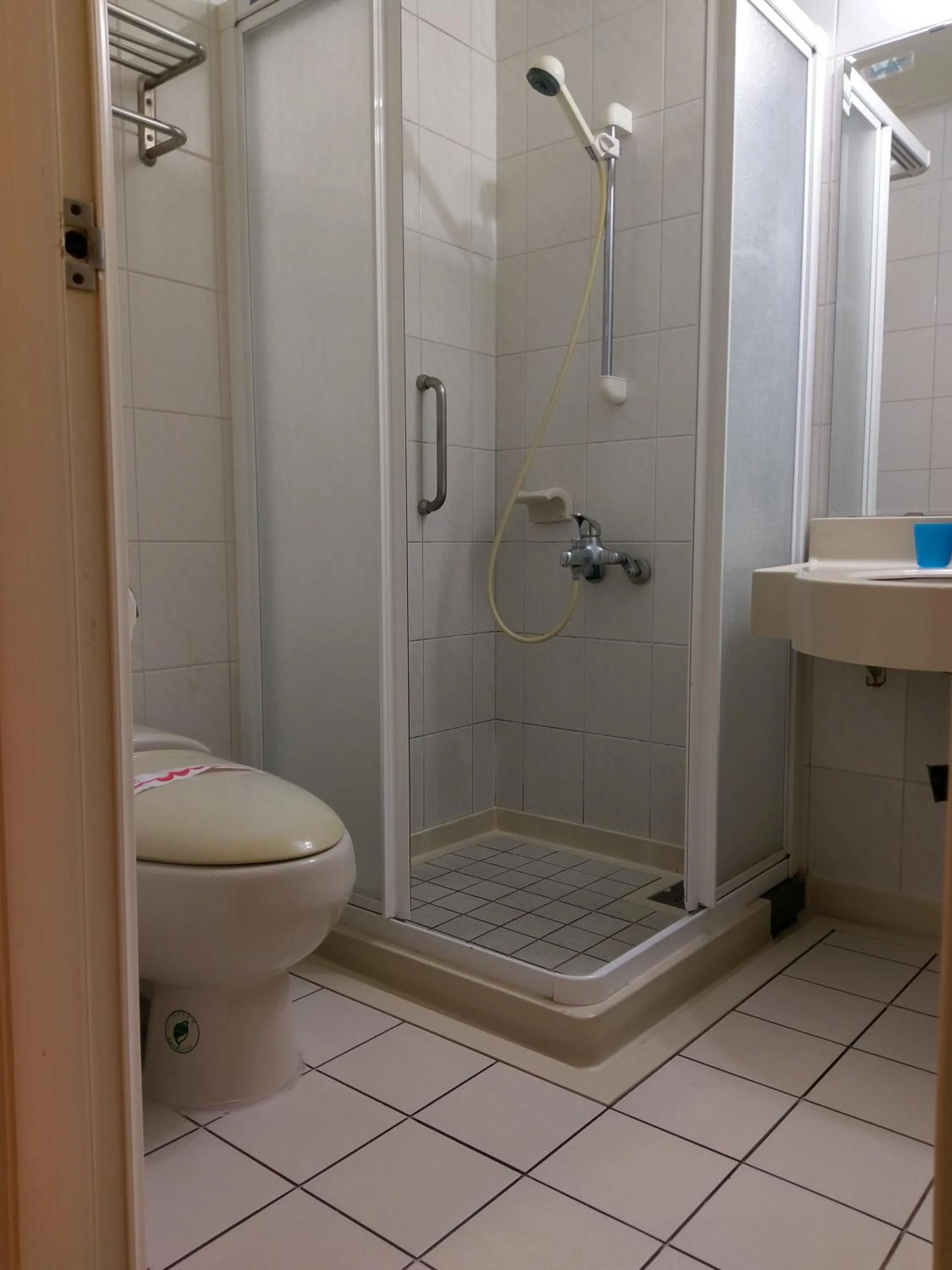 Bathroom in 85 Cape Inn