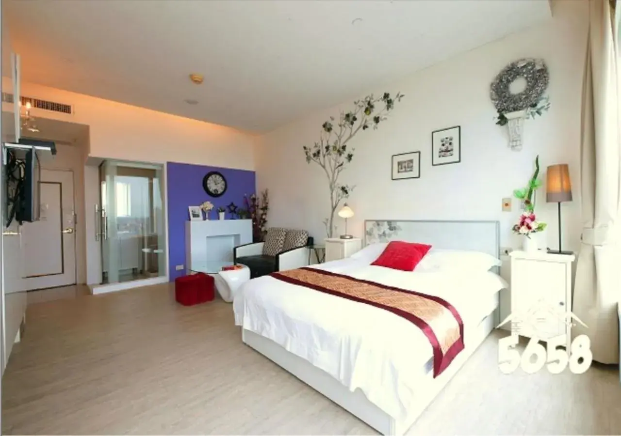 Living room, Bed in 85 Cape Inn Living room, Bed in 85 Cape Inn