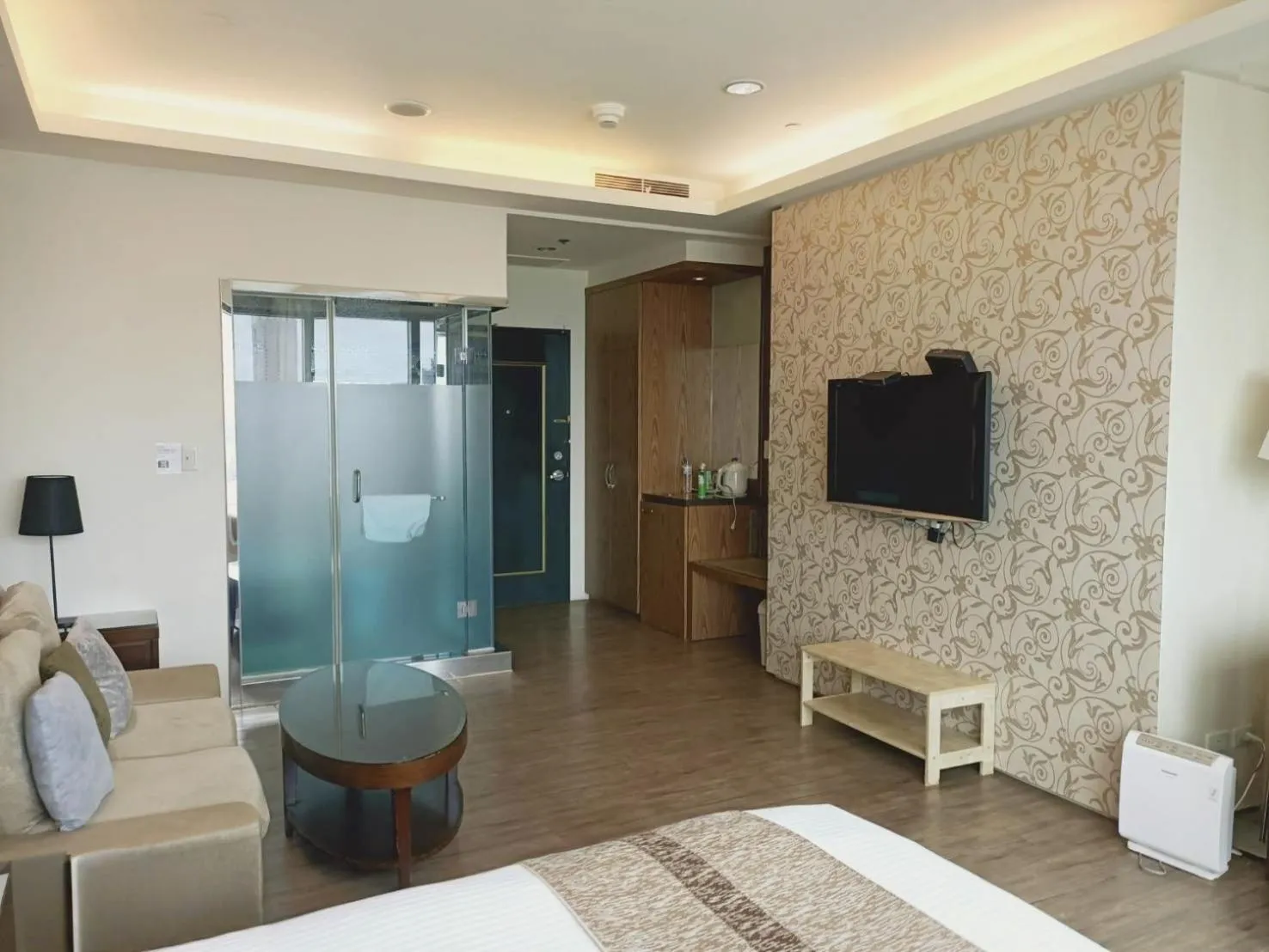 Photo of the whole room in 85 Cape Inn