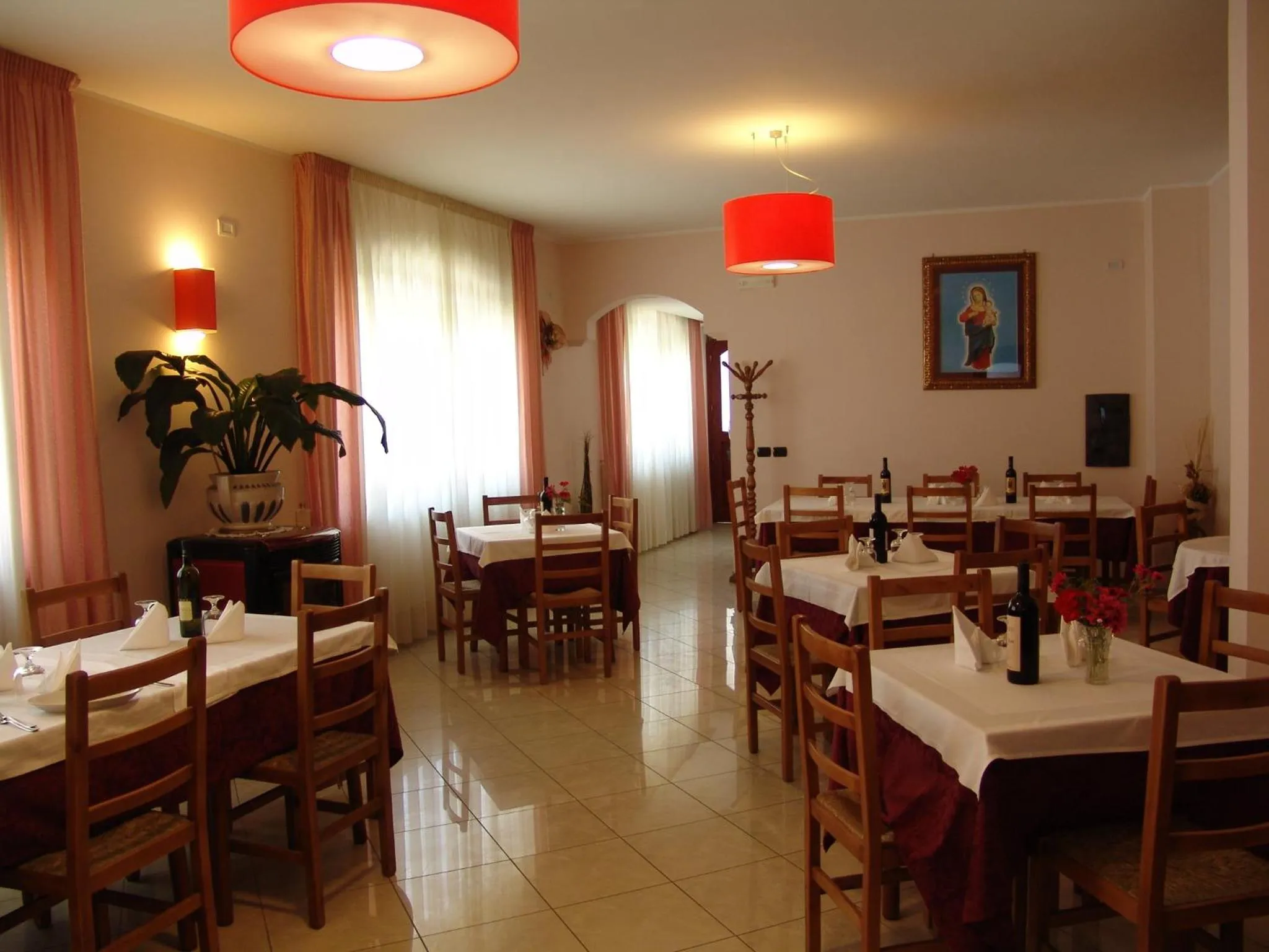 Restaurant/places to eat in Hotel Mistef
