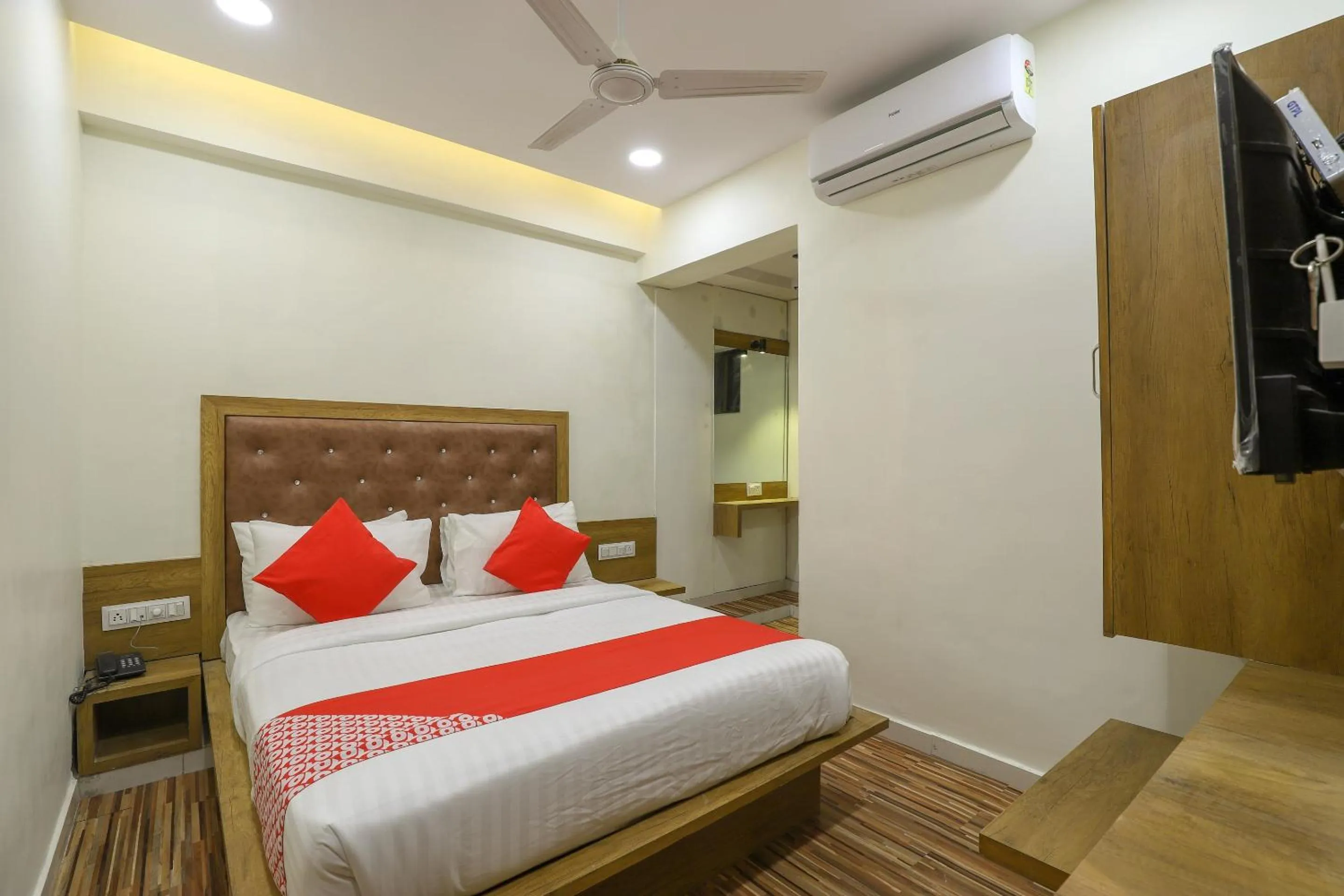 Bedroom, Bed in Hotel O Shubham Inn