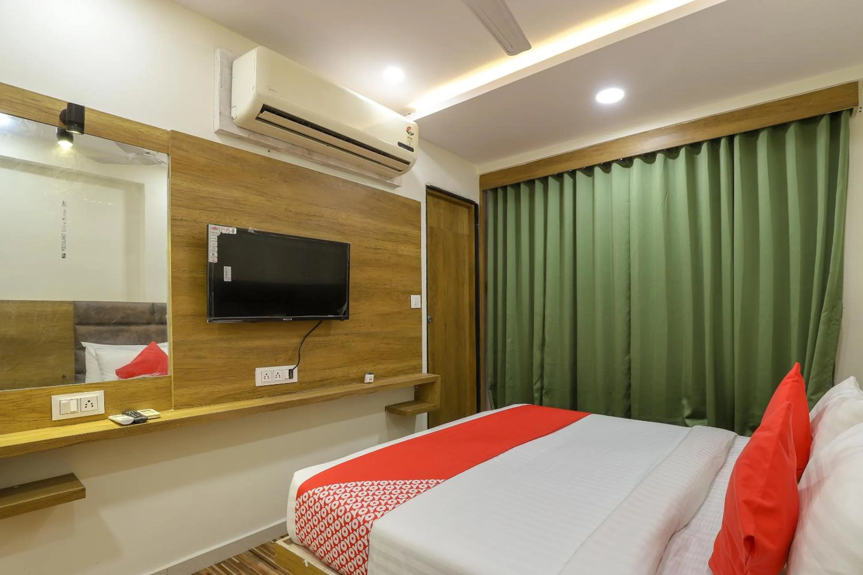 Bedroom, Bed in Hotel O Shubham Inn