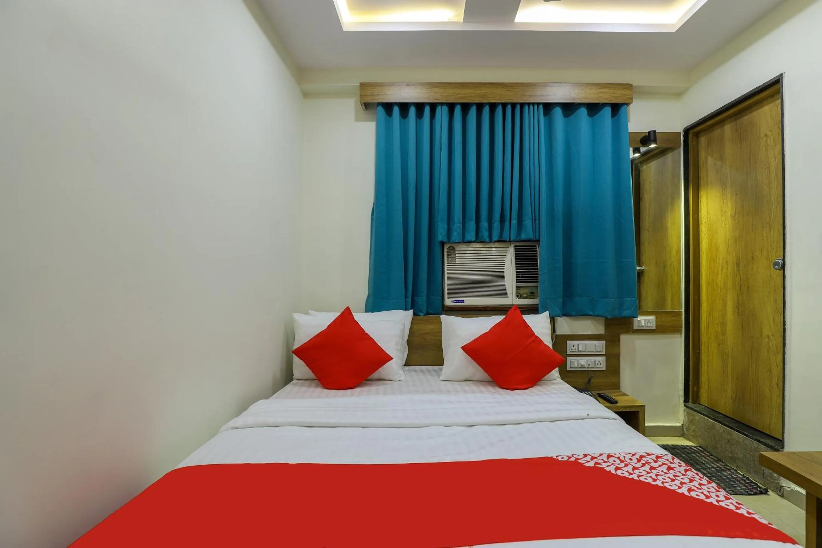Bedroom, Bed in Hotel O Shubham Inn