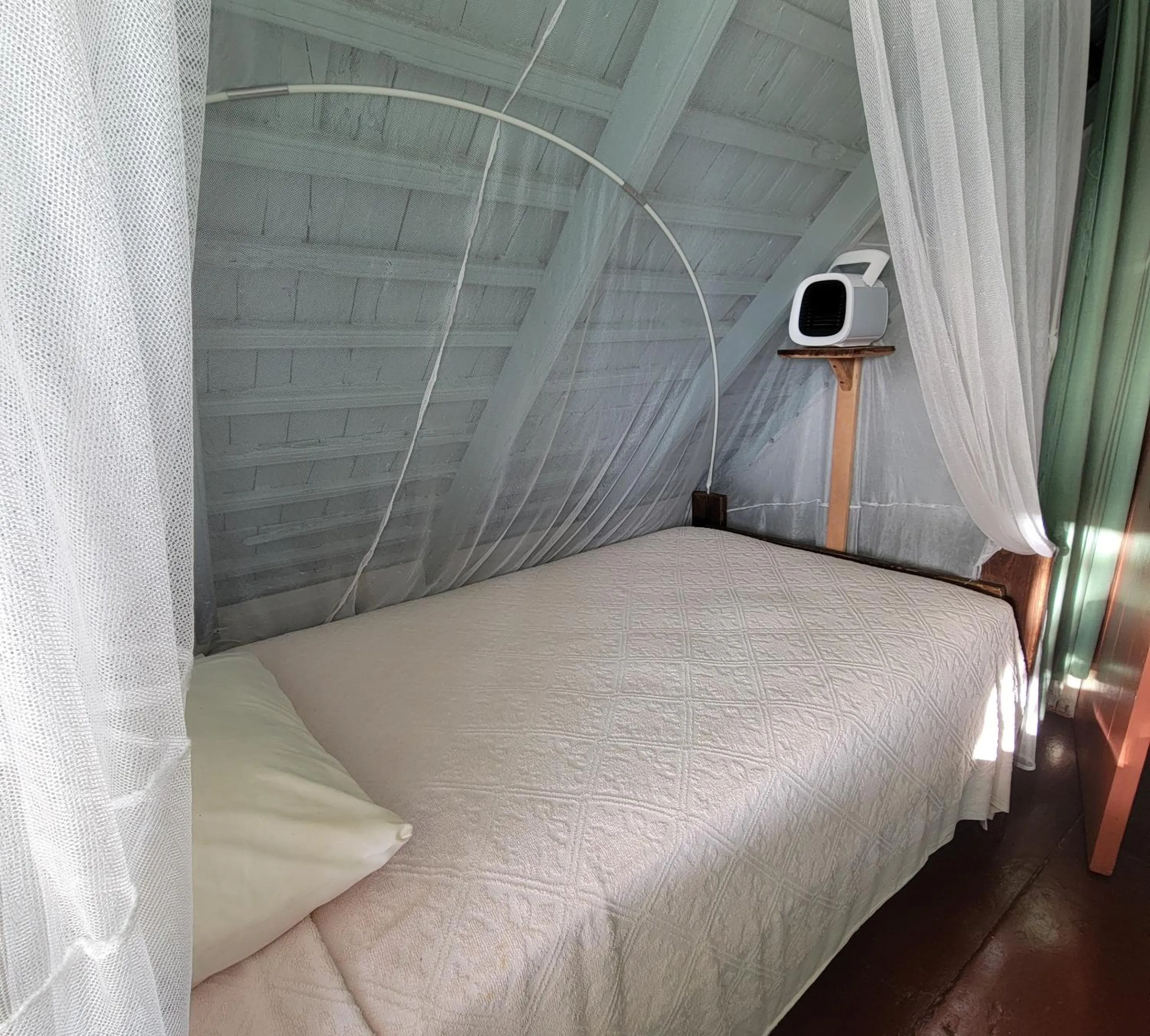 Bedroom, Bed in Llantrissant Beachcliff Villa