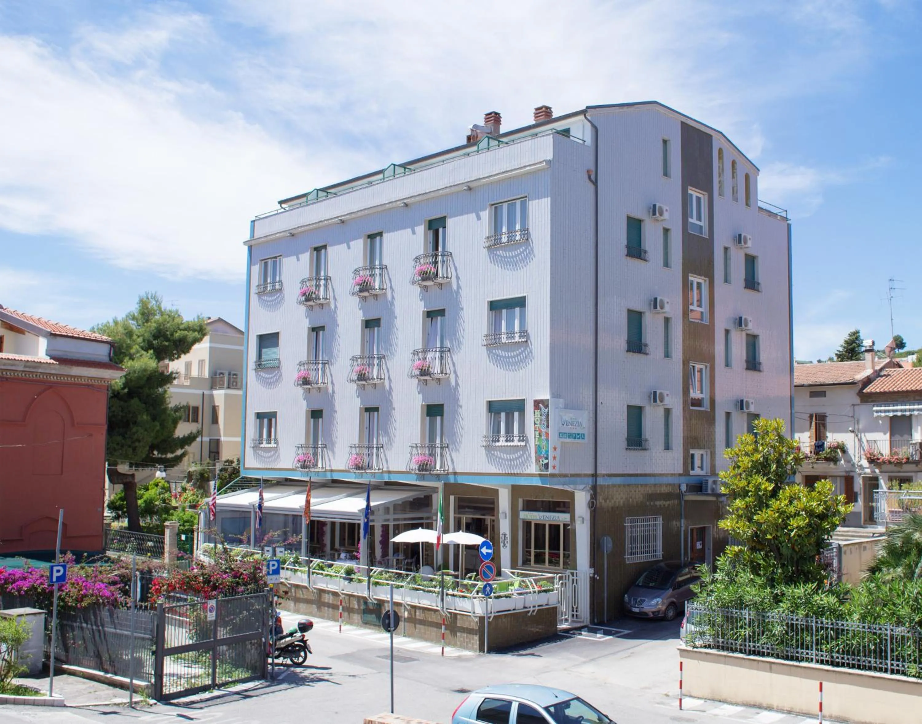 Facade/entrance in Hotel Venezia New