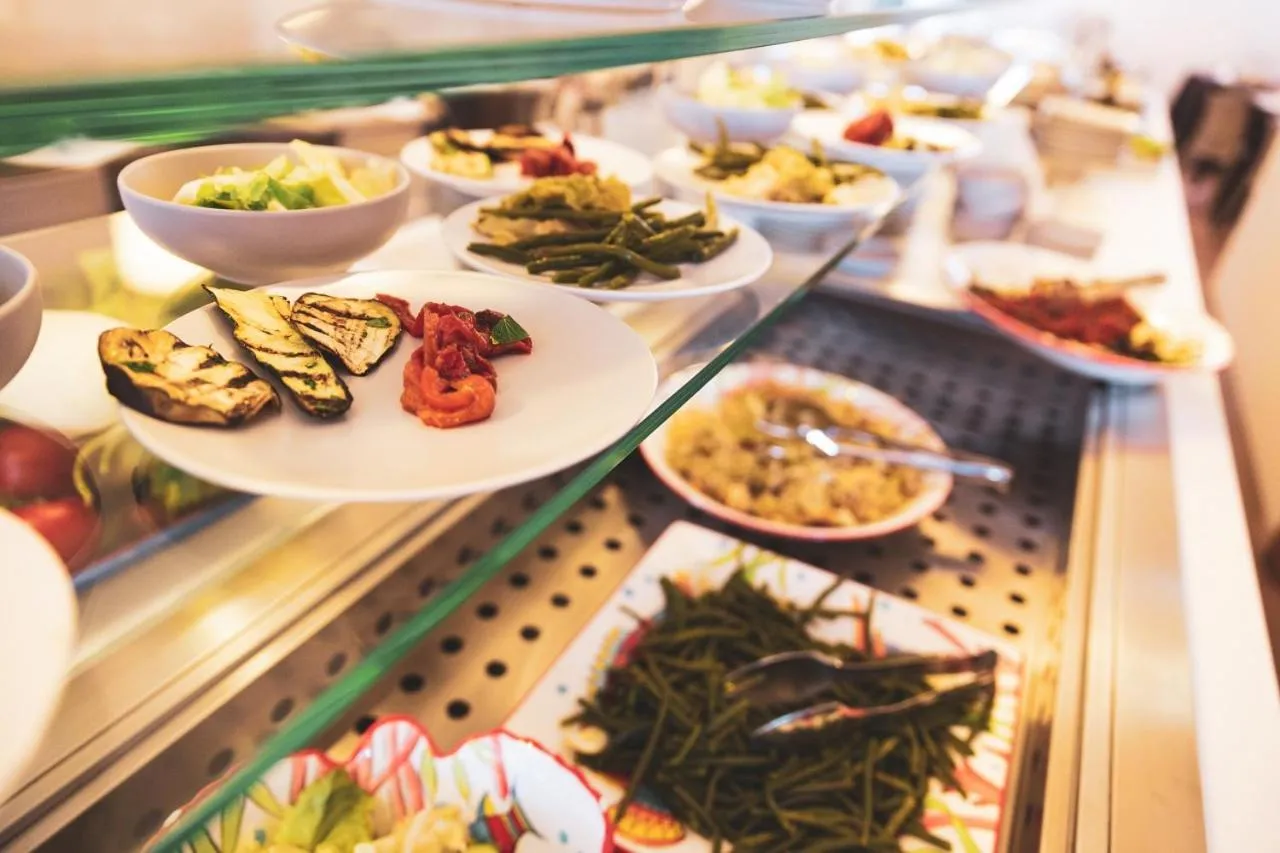 Restaurant/places to eat in Hotel Venezia New