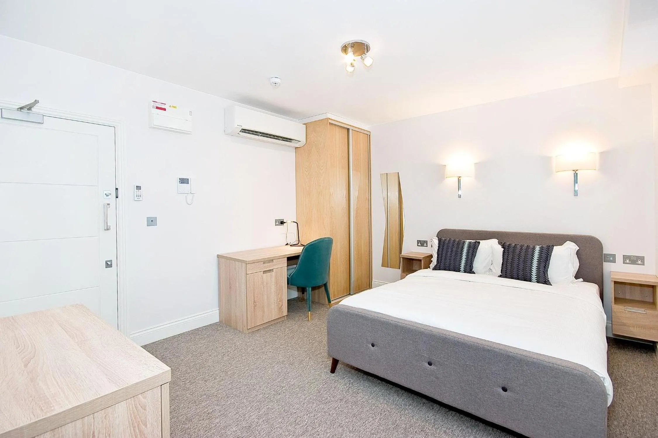 Property building, Bed in Eldon Chambers Pod 3 by City Living London
