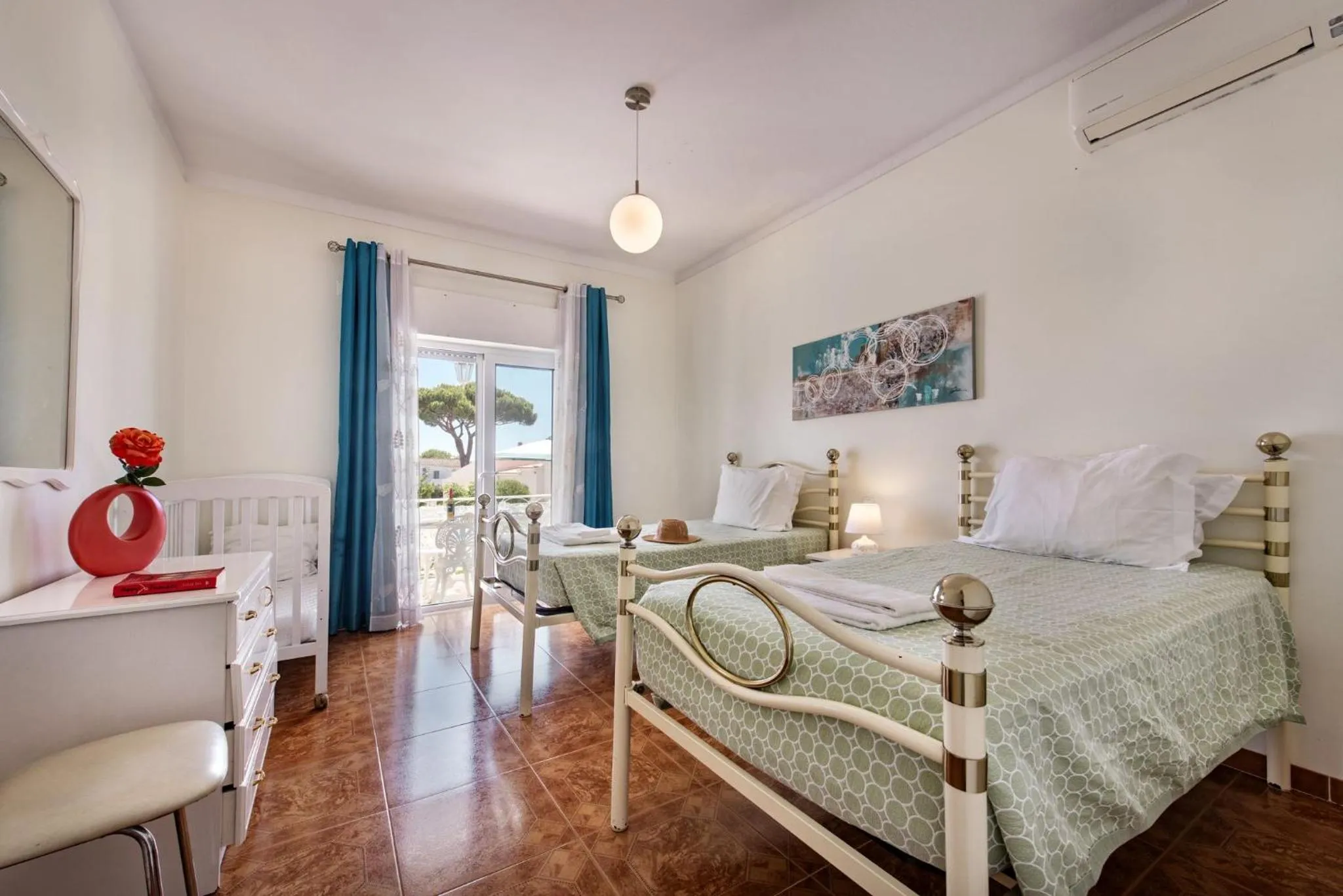 Bed in Charming Villa With Private Pool in Vibrant Vilamoura, Free AC and Wifi