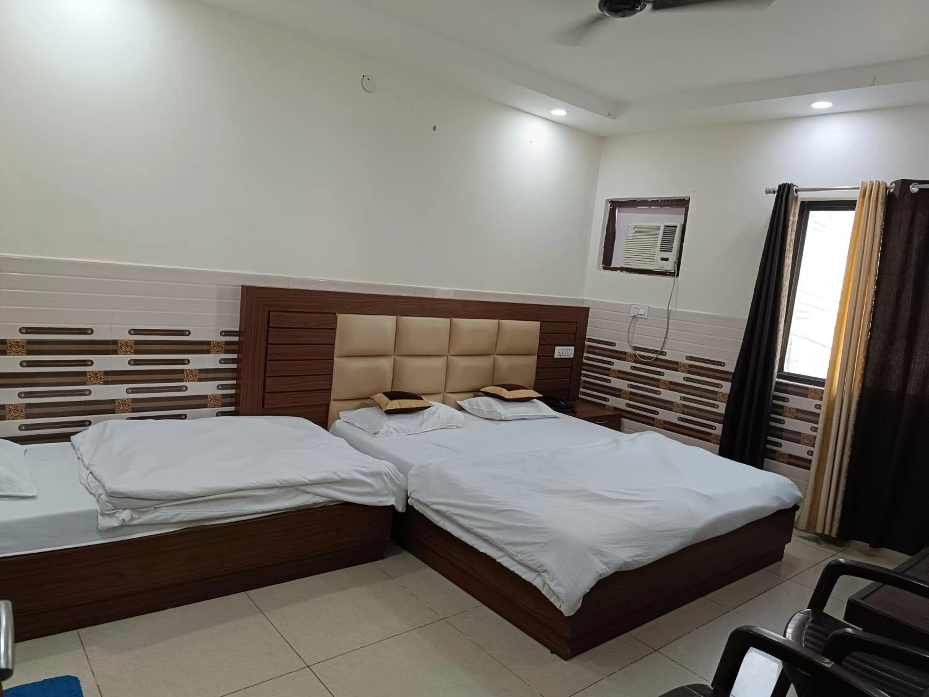 Photo of the whole room, Bed in Abrol residency