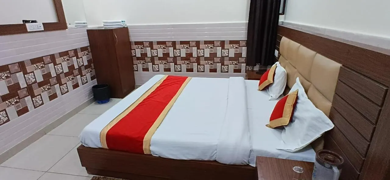 Bed in Abrol residency
